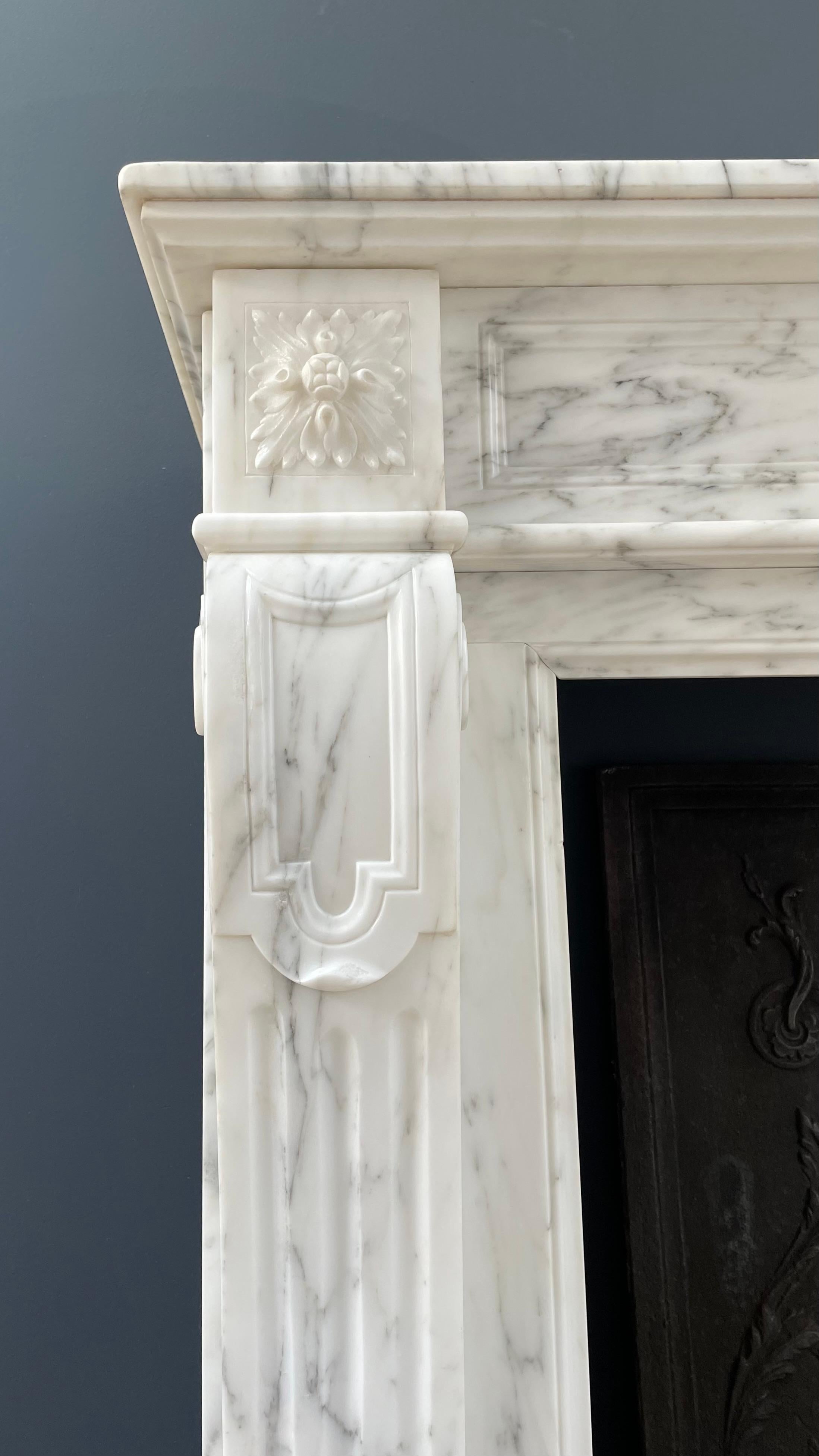 Arabescato Marble French Antique Front Fireplace In Good Condition For Sale In Oostvoorne, NL