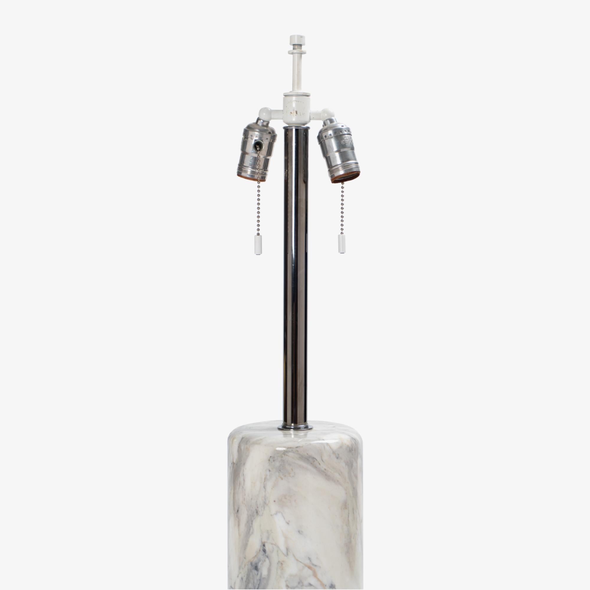 Arabescato Tisch-Akzentlampe aus Marmor und Nickel von Nessen Studios (Ende des 20. Jahrhunderts) im Angebot