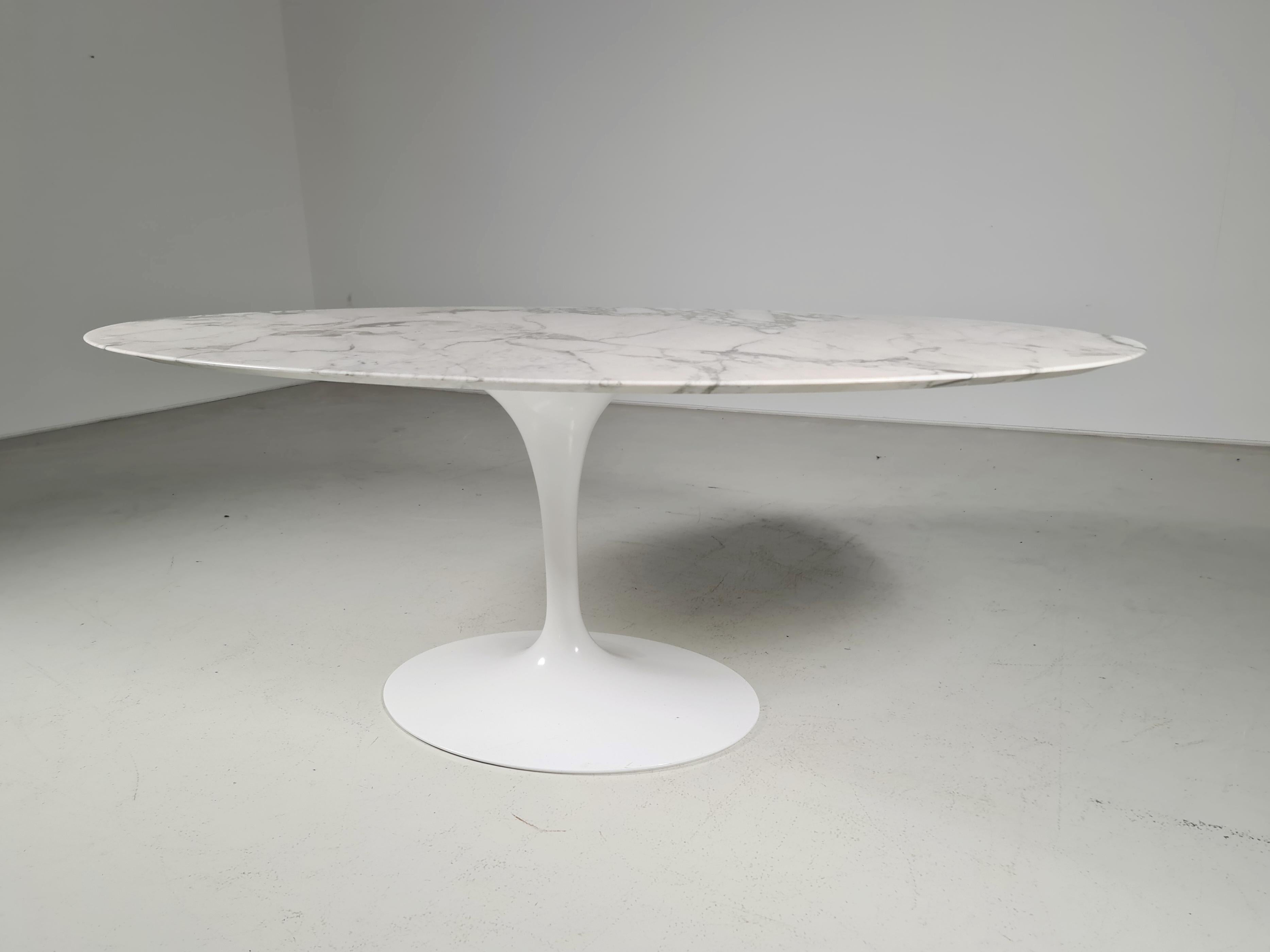 Mid-Century Modern Arabescato Marble Tulip Dining Table by Eero Saarinen for Knoll International