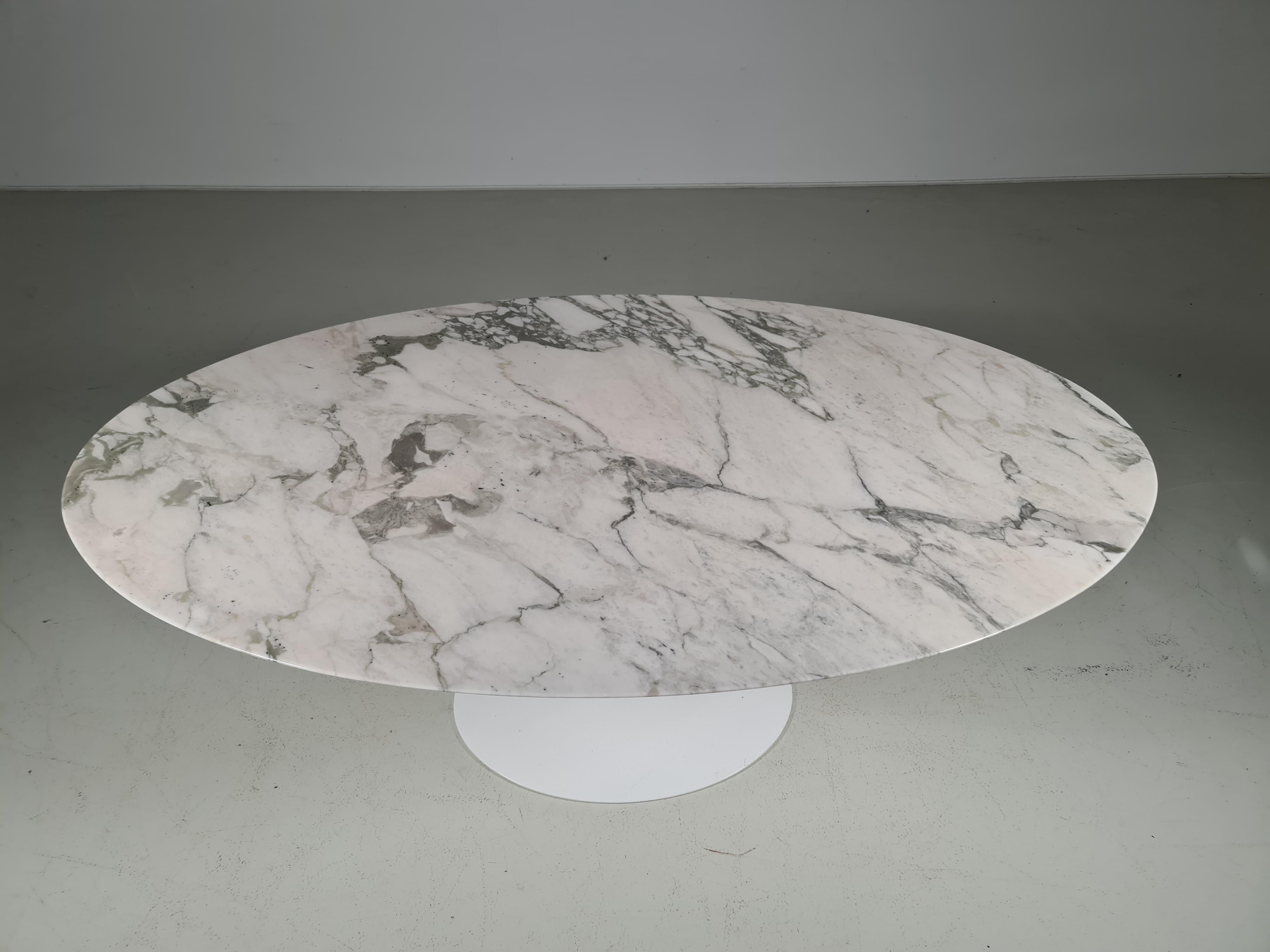 Arabescato Marble Tulip Dining Table by Eero Saarinen for Knoll International In Good Condition In amstelveen, NL