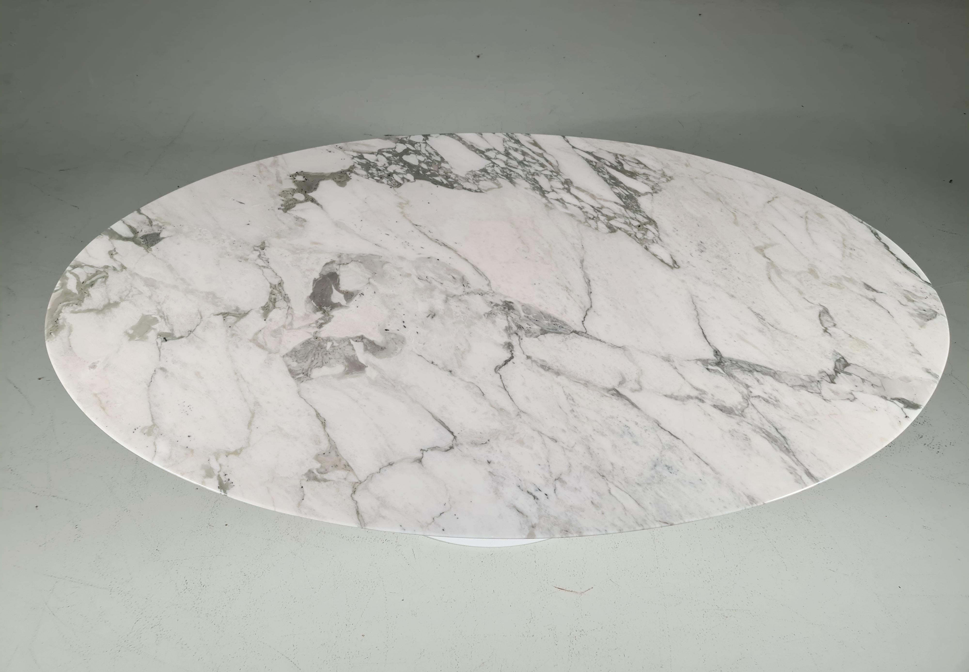 Arabescato Marble Tulip Dining Table by Eero Saarinen for Knoll International 1