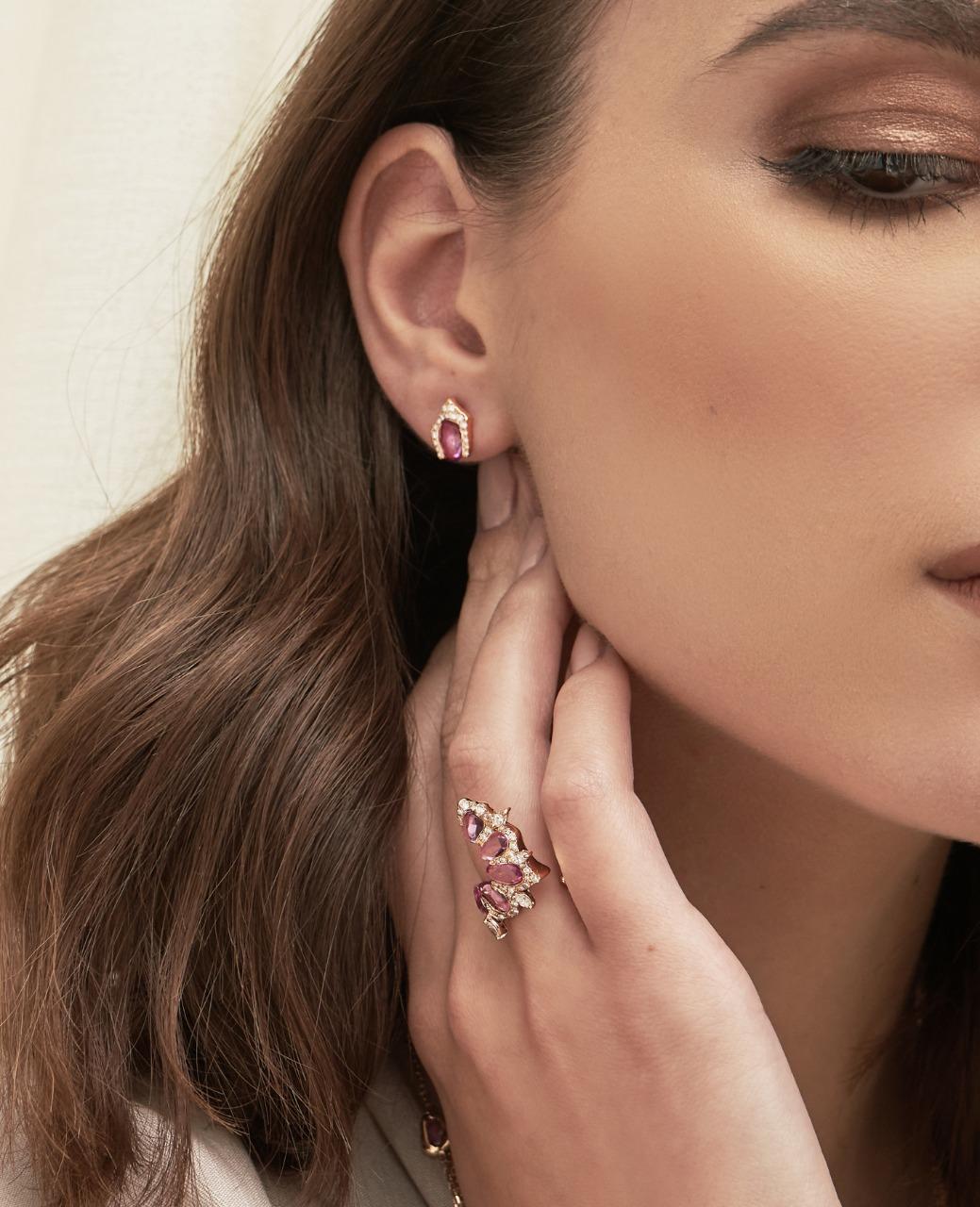 For Sale:  Arabesque 18K Rose gold ring with Round cut Diamonds and pink sapphires 3