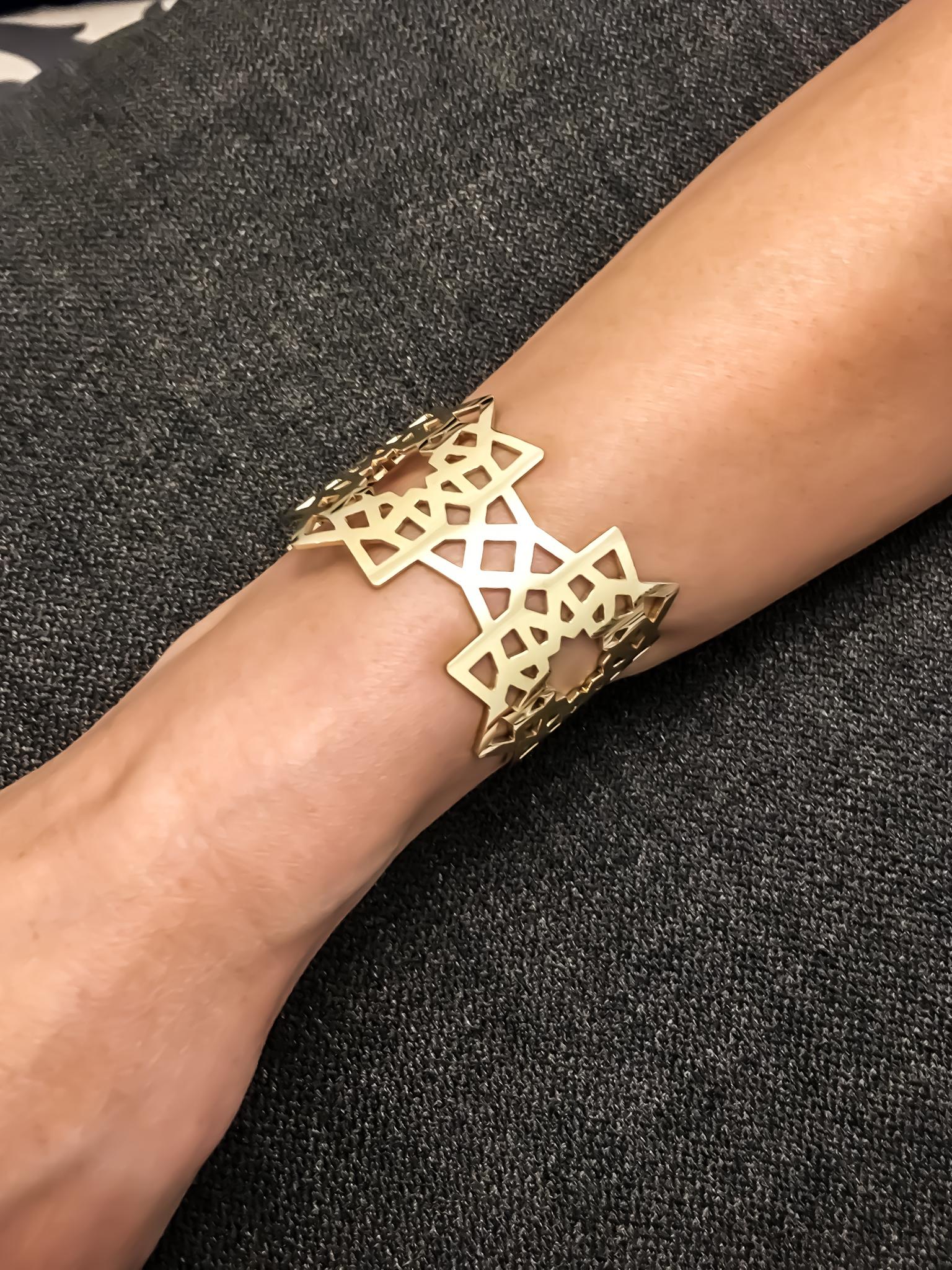 Arabesque Deco Andalusian Style Cuff Bracelet in 18kt Gold For Sale 1