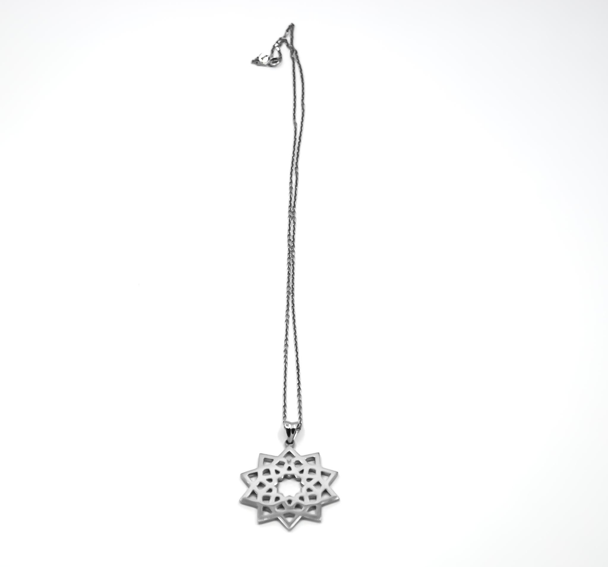 Halskette aus Platin mit Anhänger im andalusianischen Deko-Stil von Arabesque im Zustand „Neu“ im Angebot in Dubai, AE