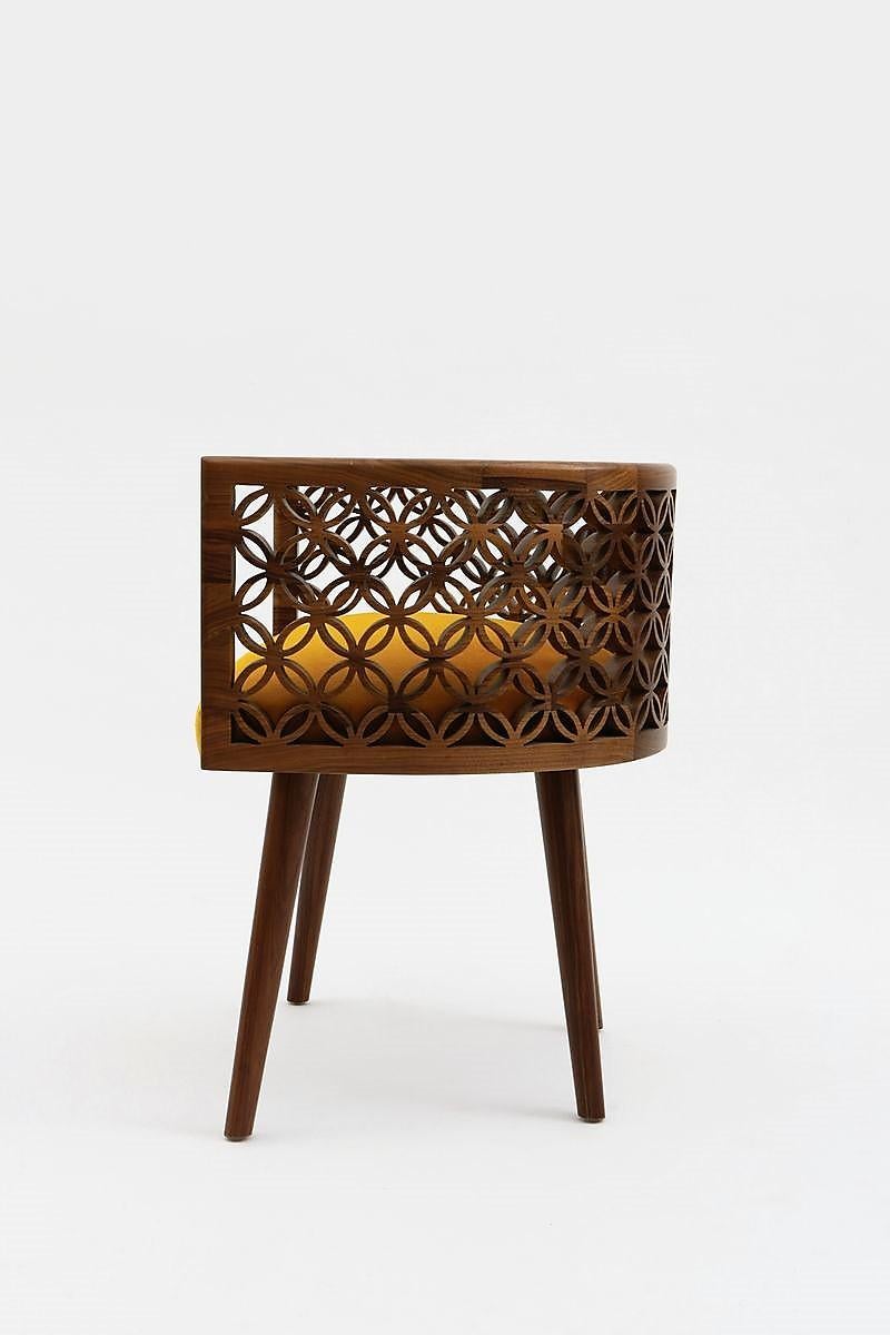 Sedia da pranzo Arabesque in noce americano, set da 4 In condizioni Nuovo in vendita a NEW YORK, NY