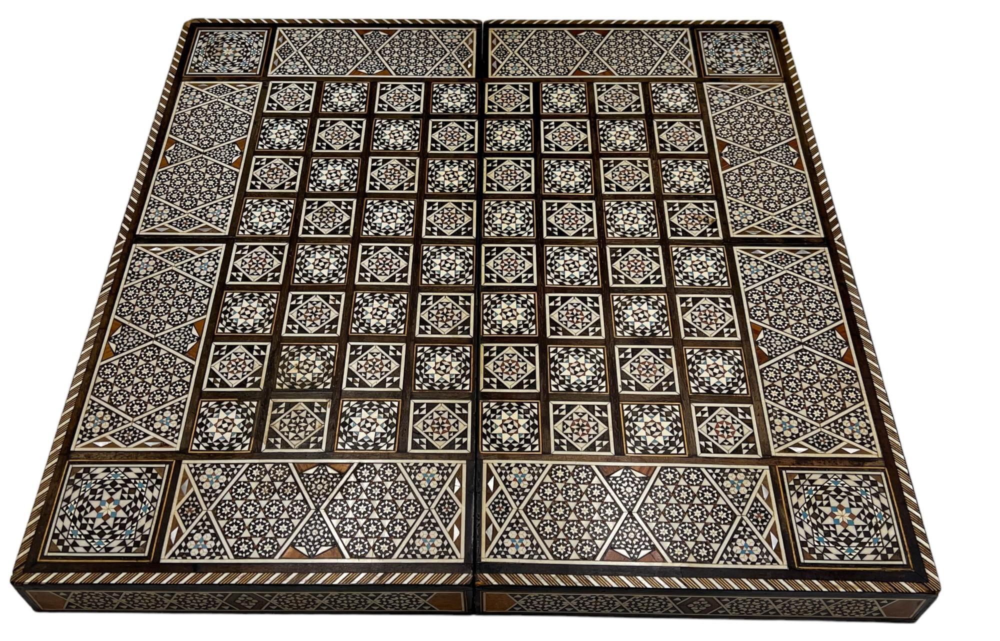 Arabesque Inlaid Backgammon & Chess Game Board In Good Condition For Sale In North Palm Beach, FL