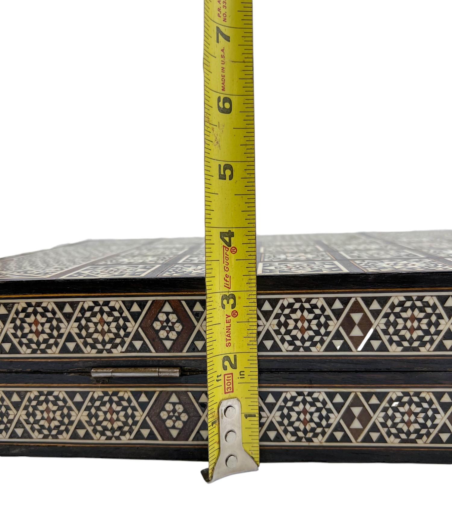 Mother-of-Pearl Arabesque Inlaid Backgammon & Chess Game Board For Sale