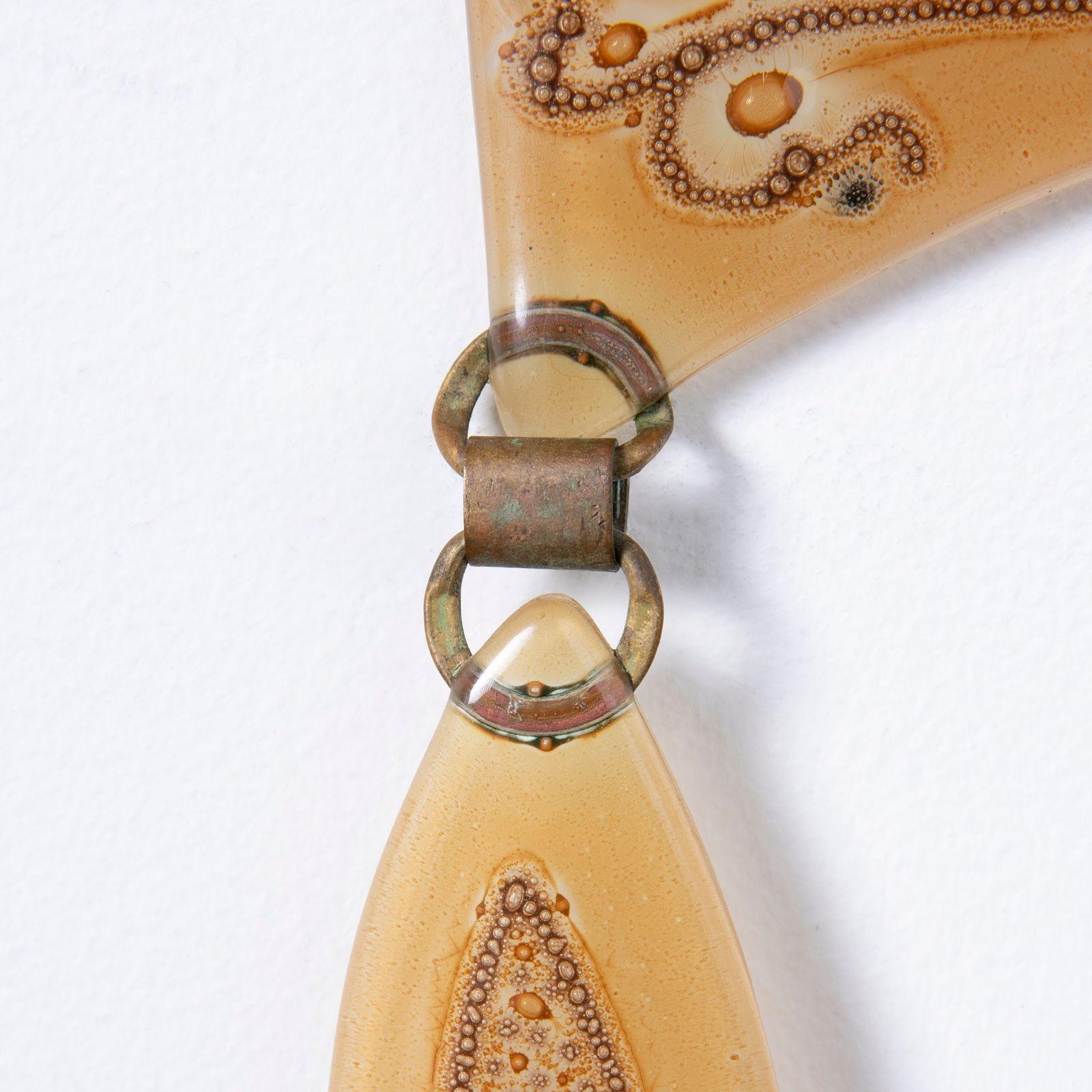 Vaso da parete arabescato di Michael & Fransis Higgins in vendita 3