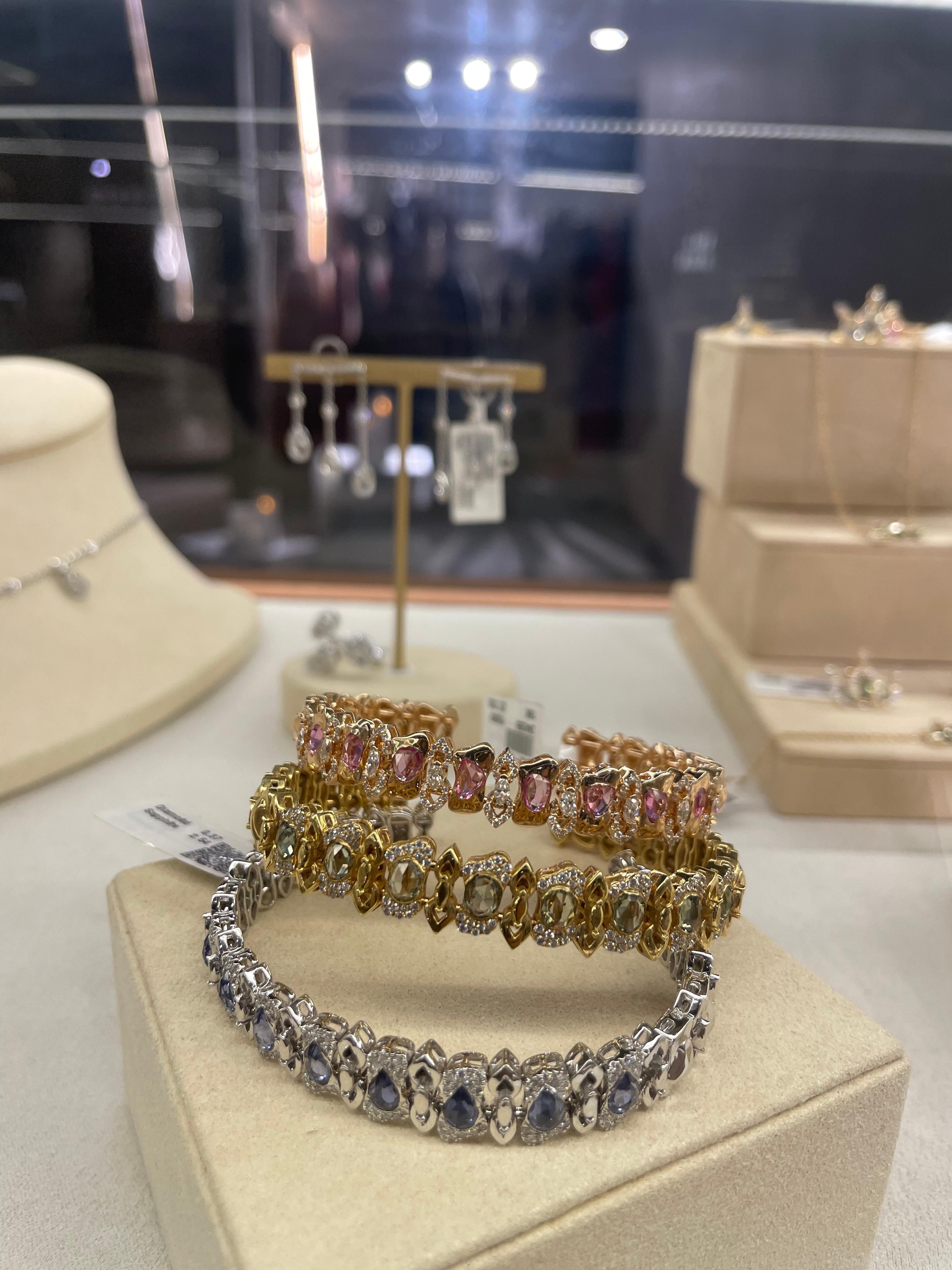 Arabesque Bangle 
Yellow Gold, Green Sapphire
Gross weight 31.30 g
Diamond weight 0.54 ctsEmbodying the elegance of traditional Arabesque artistry, this exquisite bangle is handcrafted in 18K yellow gold and set with lush green sapphires. Each