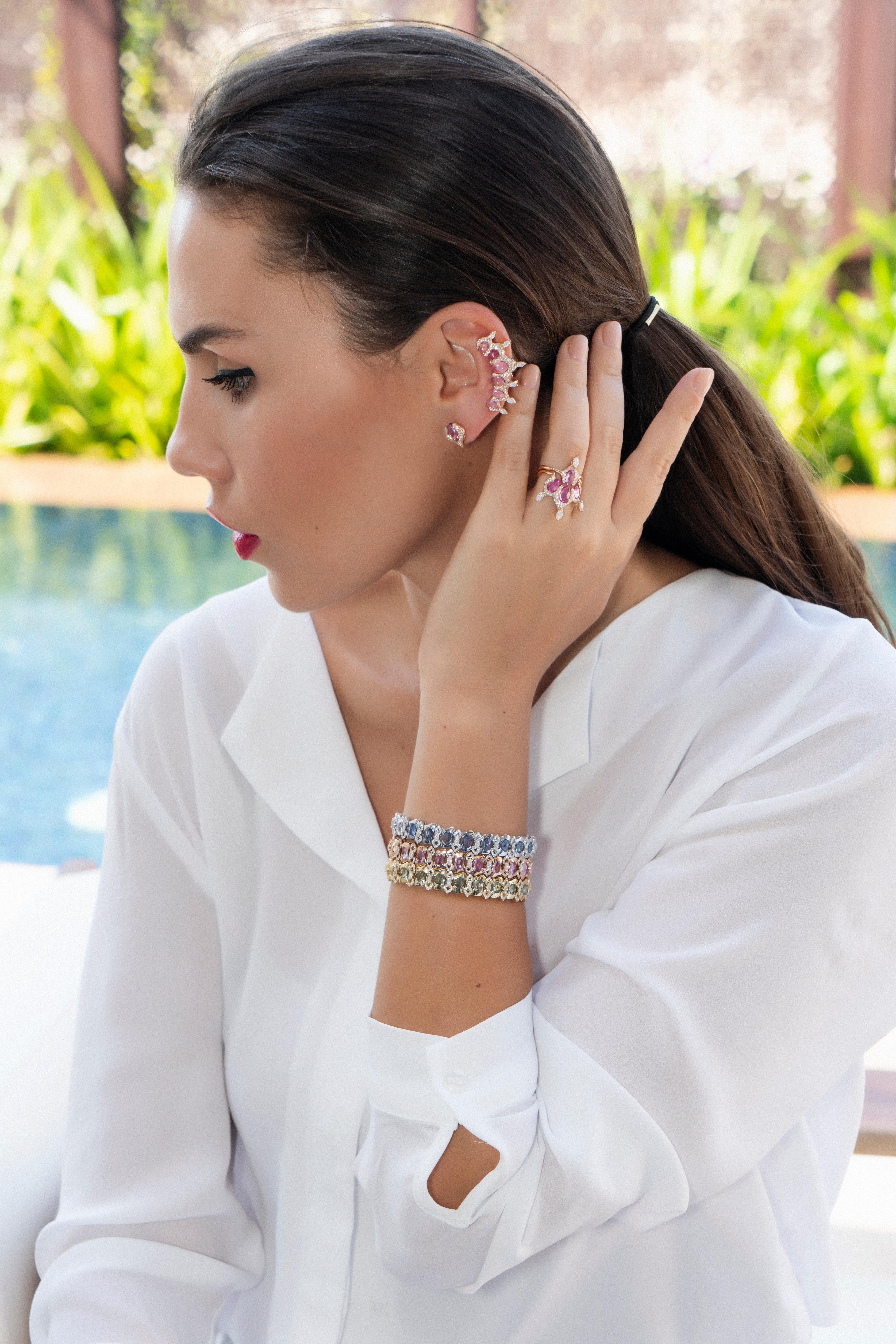 Round Cut Ruwaya Yellow gold green sapphire bangle  with Diamonds For Sale