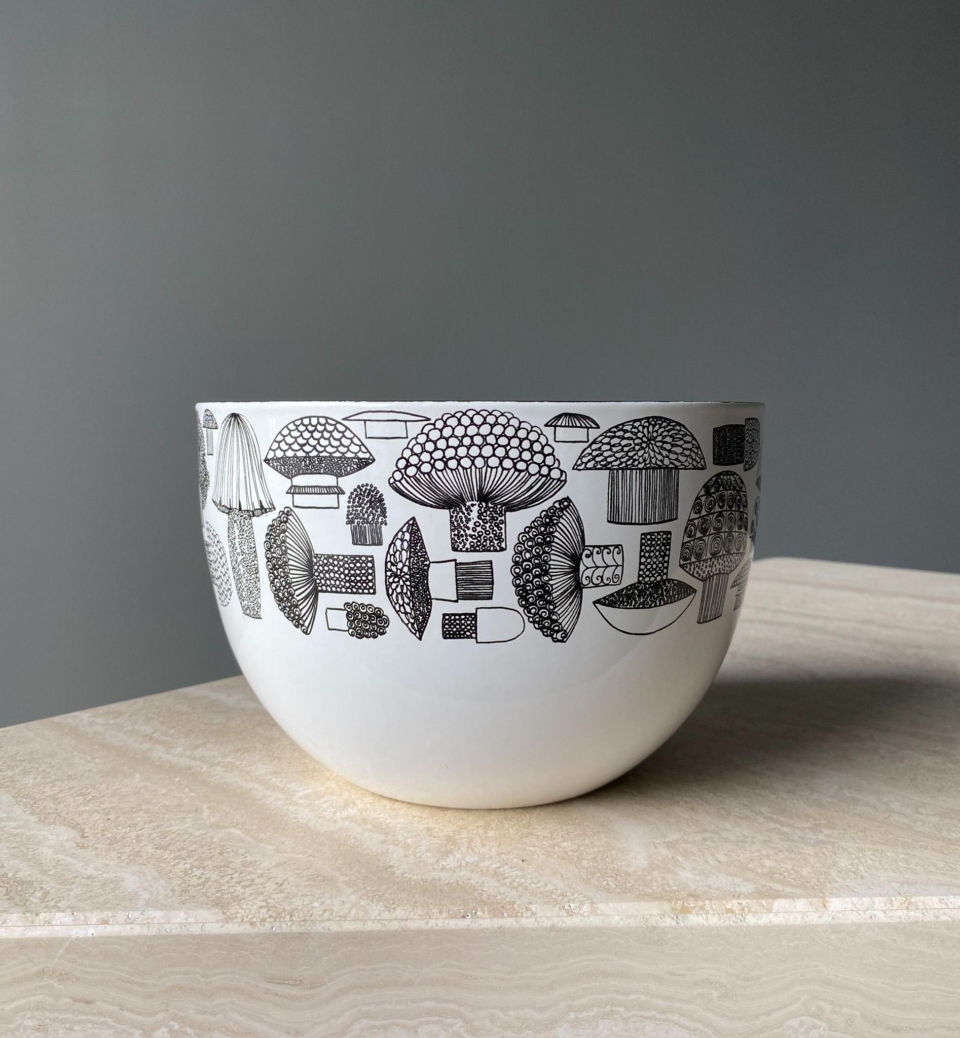 Arabia Enamelware Bowl, Tatti Mushroom Pattern by Esteri Tomula, Kaj Franck In Good Condition For Sale In Costa Mesa, CA
