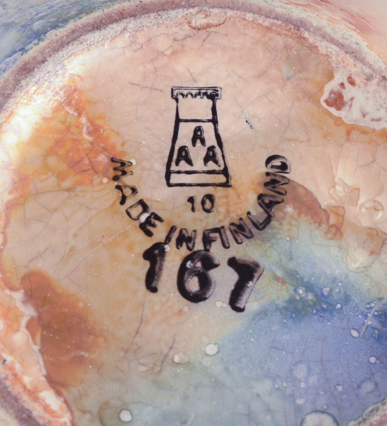 I prodotti usati sono esenti da dazi all'importazione per i clienti statunitensi. 
Pertanto, al tuo acquisto non saranno applicate tariffe di importazione.

Arabia, Finlandia.
Vaso in ceramica Art Deco 