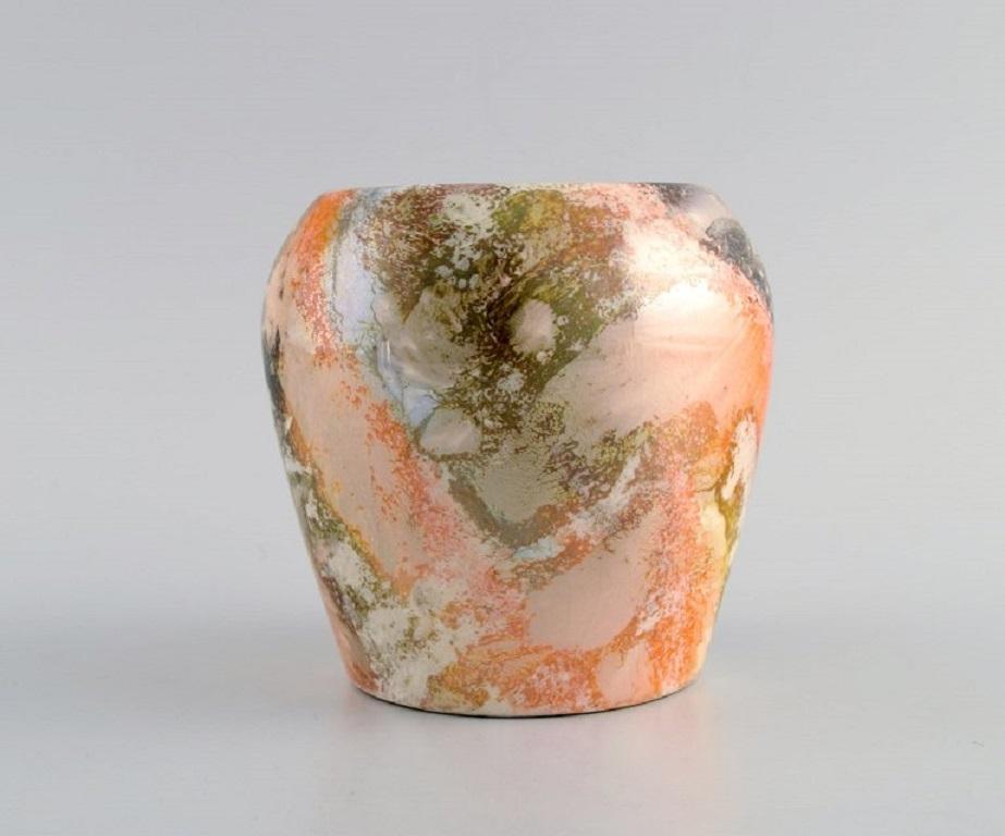 Arabia, Finland. Art Deco vase in glazed faience. 
Beautiful marbled glaze. 
1920/30s.
Measures: 11 x 10.5 cm.
In excellent condition.
Stamped.
