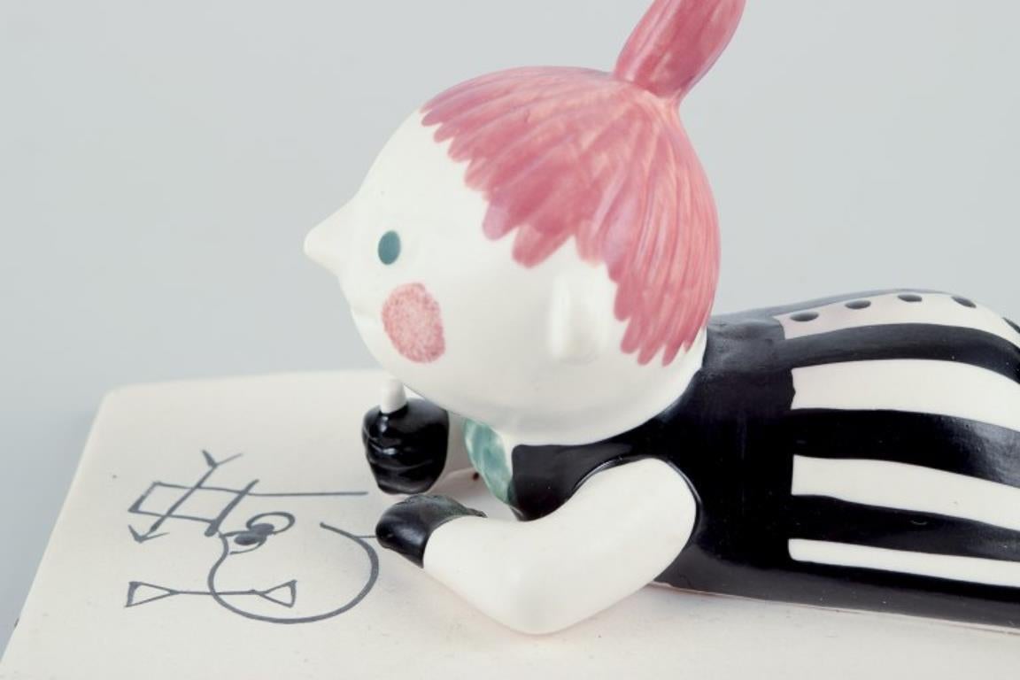 Arabia of Finland. Figure der „Little My“ der Moomins aus handbemalter Keramik im Zustand „Hervorragend“ im Angebot in Copenhagen, DK