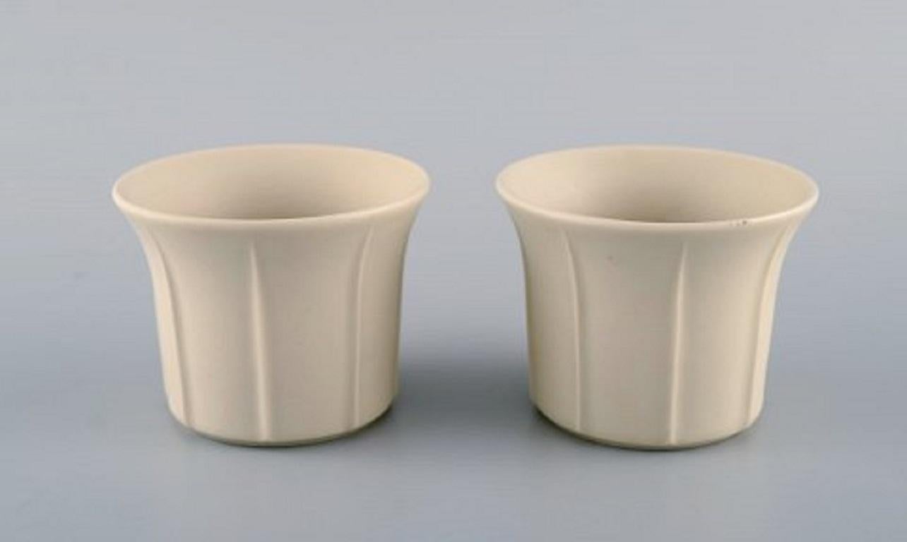 Arabia, Finland. Four flower pot covers in stoneware. Grooved design, 1970s.
Largest measures: 18.5 x 12.5 cm.
In excellent condition.
Stamped.