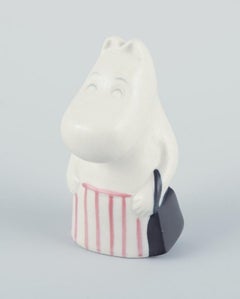 Arabia, Finlandia. Statuetta in ceramica dipinta a mano di Moominmamma dei Moomins.