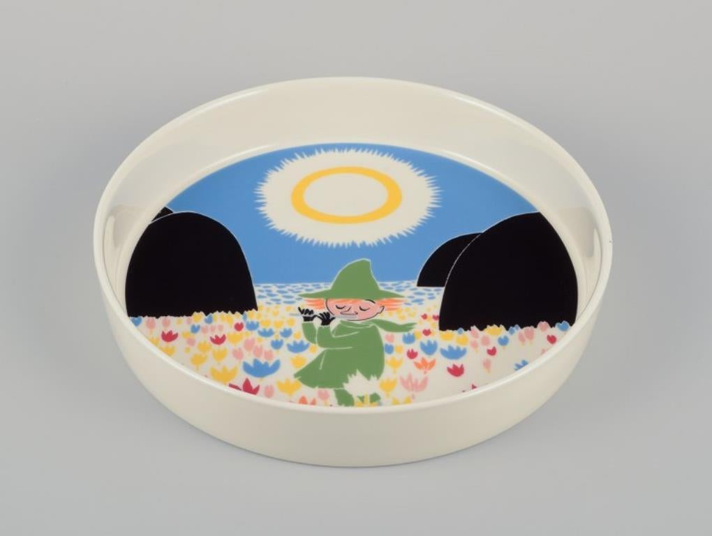 Arabia, Finlandia. Grande vassoio in porcellana. Con le illustrazioni dei Moomins.
