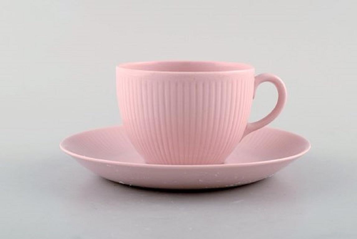 Arabia, Finland. Pink porcelain coffee set for seven people. Consisting of seven coffee cups with saucers, seven plates, sugar bowl, creamer and a large round dish, 1960s.
In very good condition.
Stamped.
The coffee cup measures: 7.5 x 5.5