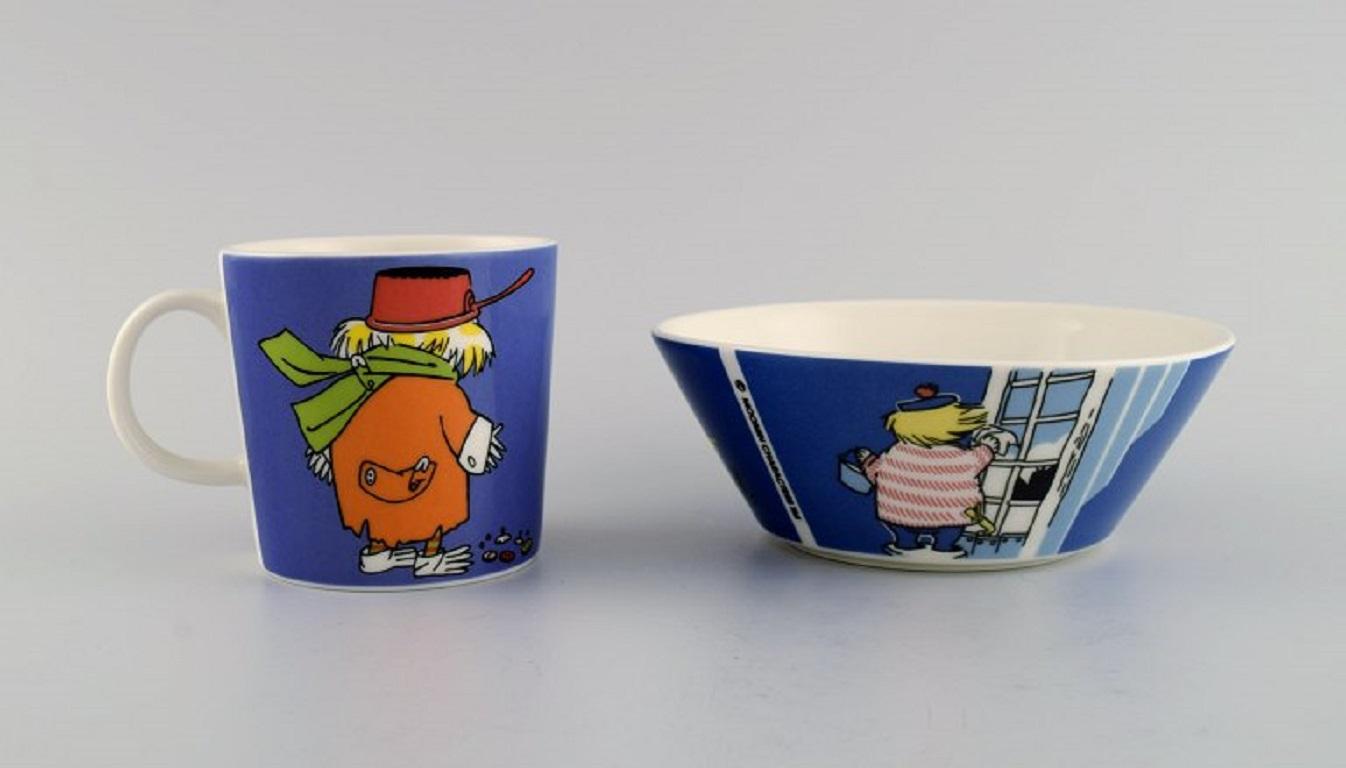 Arabia, Finlandia. Cuenco y taza de porcelana con motivos de 