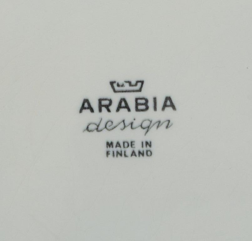Arabia, Finnland, Porzellantablett, dekoriert mit antiken Küchenutensilien. 1970er Jahre.  (Ende des 20. Jahrhunderts) im Angebot