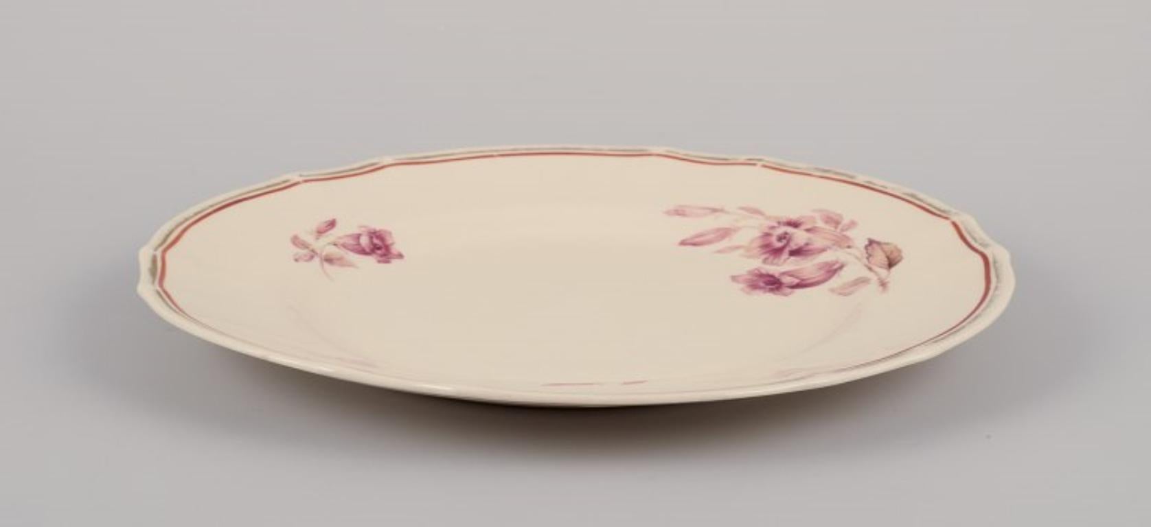 Arabie, Finlande. Ensemble de neuf assiettes à déjeuner 'Myrna' en faïence.  Vers les années 1940 Bon état - En vente à København, Copenhagen