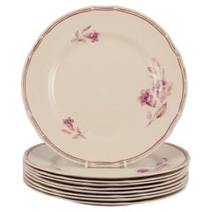 Arabie, Finlande. Ensemble de neuf assiettes à déjeuner 'Myrna' en faïence.  Vers les années 1940