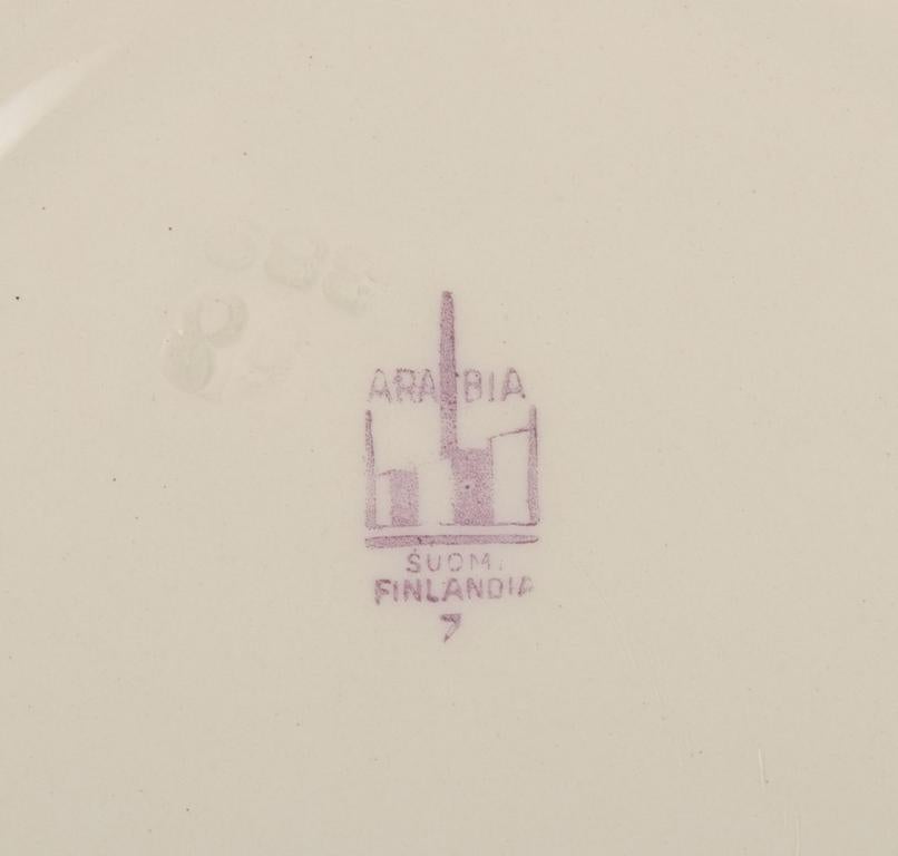 Arabie, Finlande. Ensemble de sept assiettes profondes en faïence 
