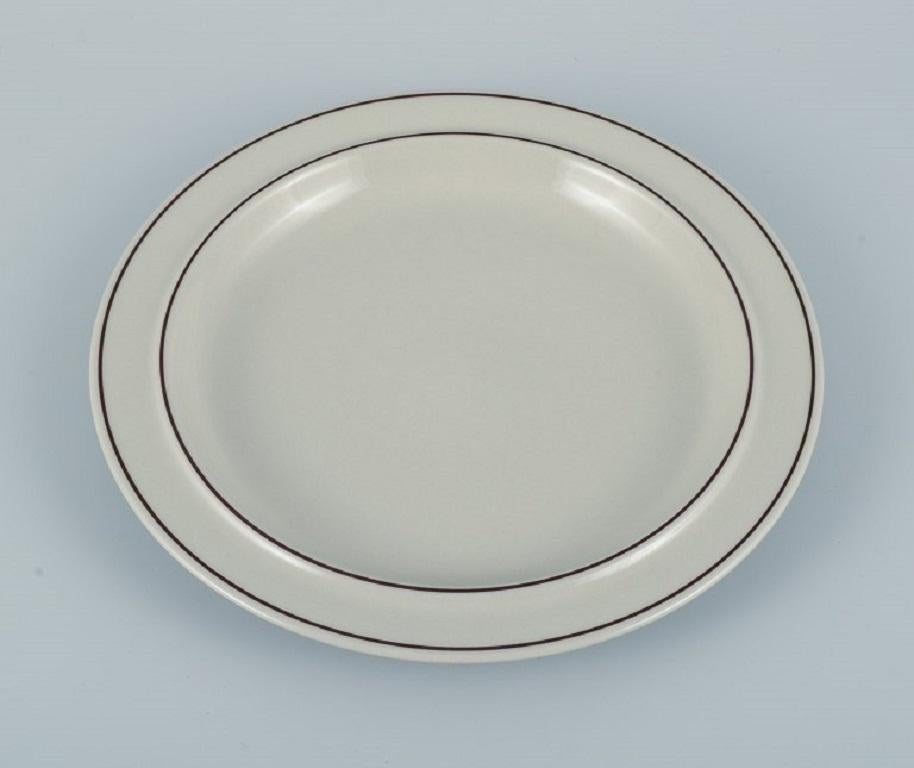Arabia, Finland. Six Fennica stoneware dinner plates.
1970s.
First factory quality.
In perfect condition.
Marked.
Dimensions: D 24,0 x H 2,5 cm.