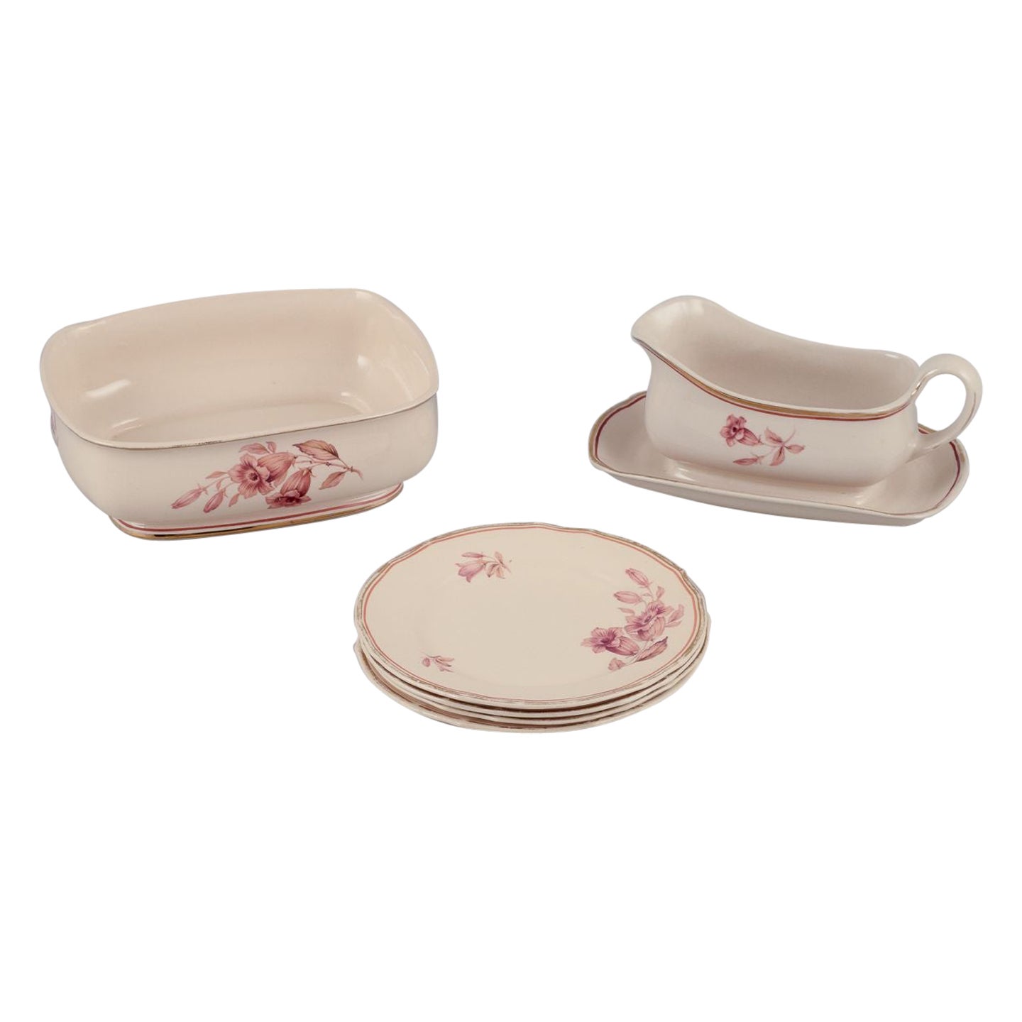 Arabia, Finland. Six pieces of ‘Myrna’ faience. Approx. 1940s