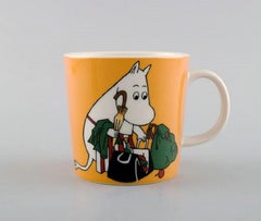 Arabia, Finlandia, Dos tazas de porcelana con motivos de "Moomin"
