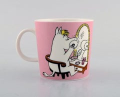 Arabie:: Finlande:: deux tasses en porcelaine avec des motifs de "Moomin"