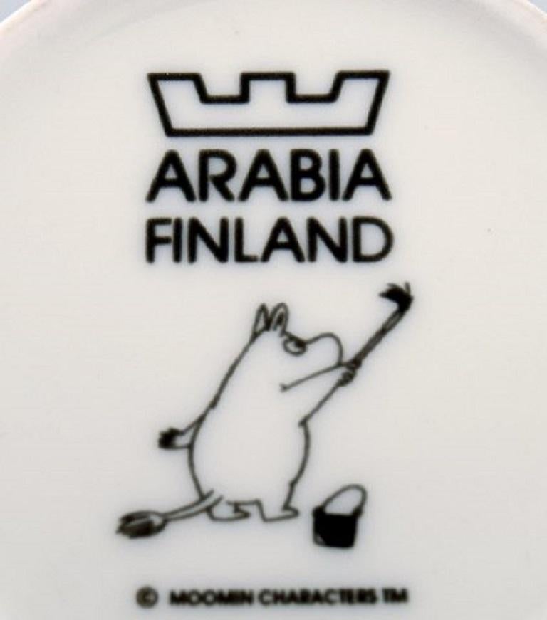 Arabie Finlande Deux tasses en porcelaine avec des motifs de 
