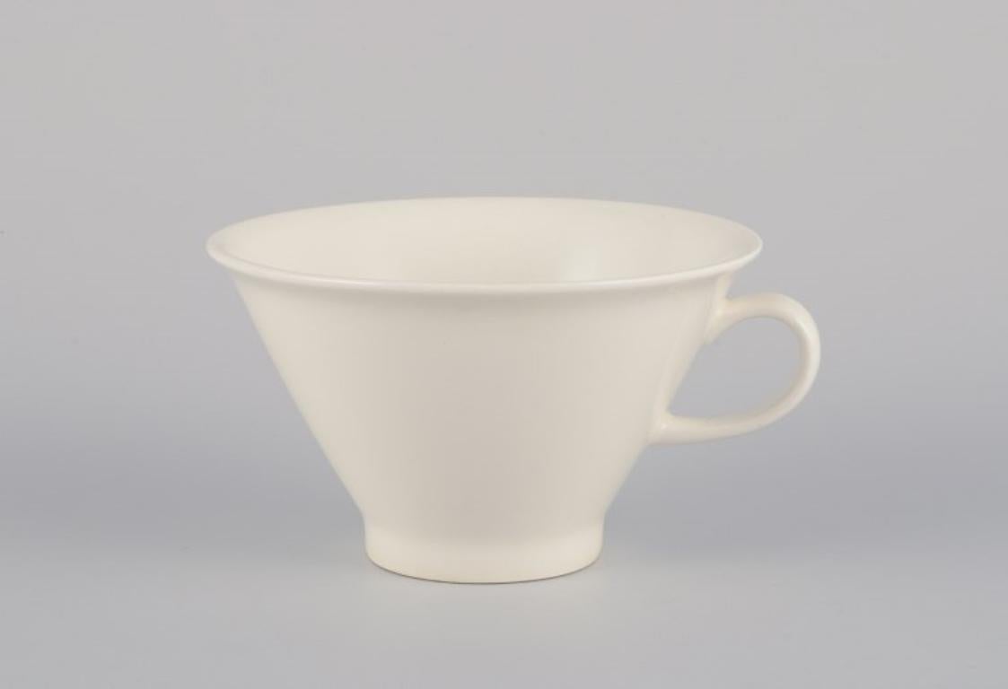 Arabia, Finlande, deux ensembles de tasses à thé et soucoupes Harlekin en porcelaine blanche Excellent état - En vente à Copenhagen, DK