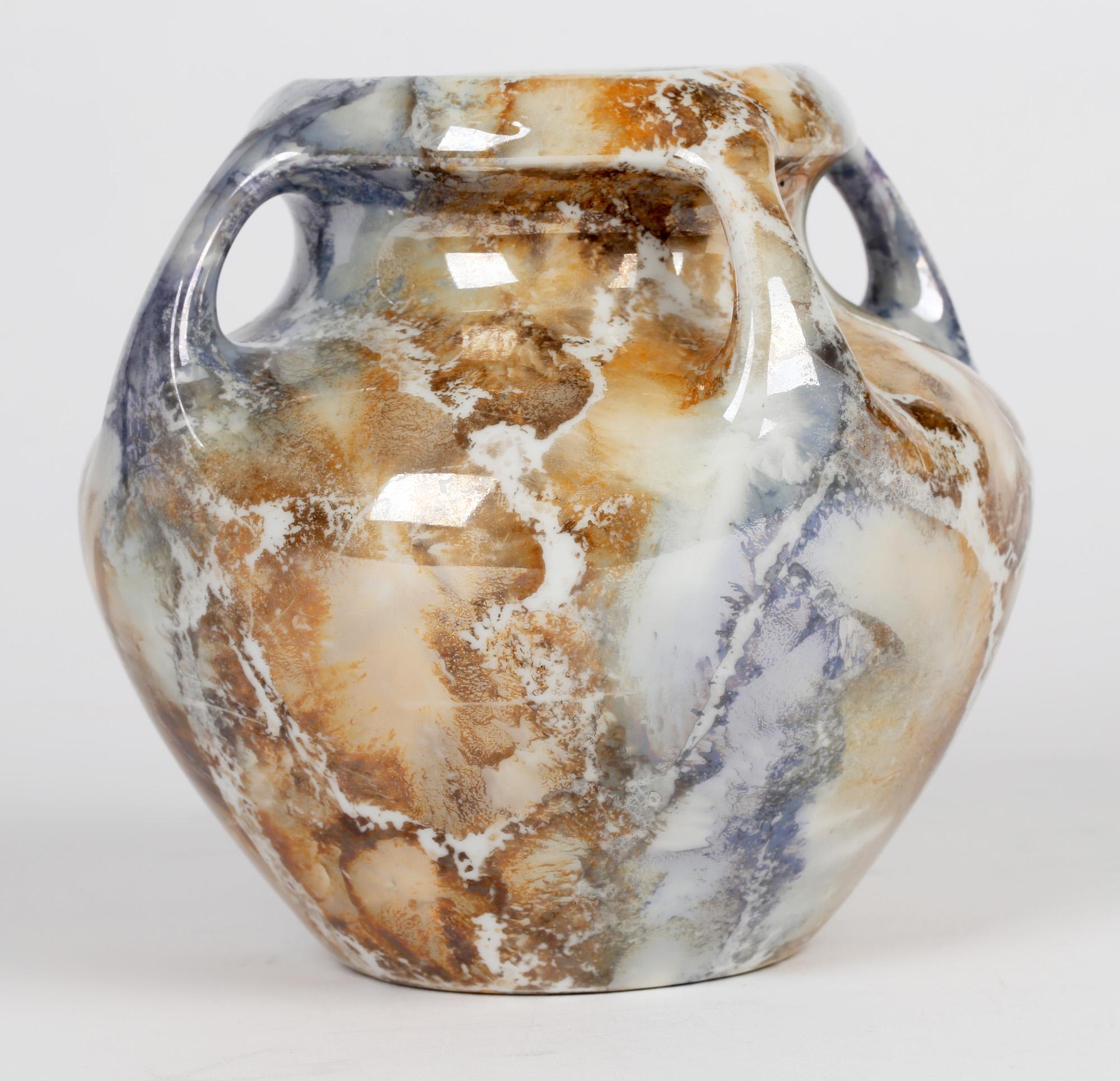 Art déco Vase en poterie d'art finlandaise Art Déco Arabia à quatre poignées émaillée lustrée en vente