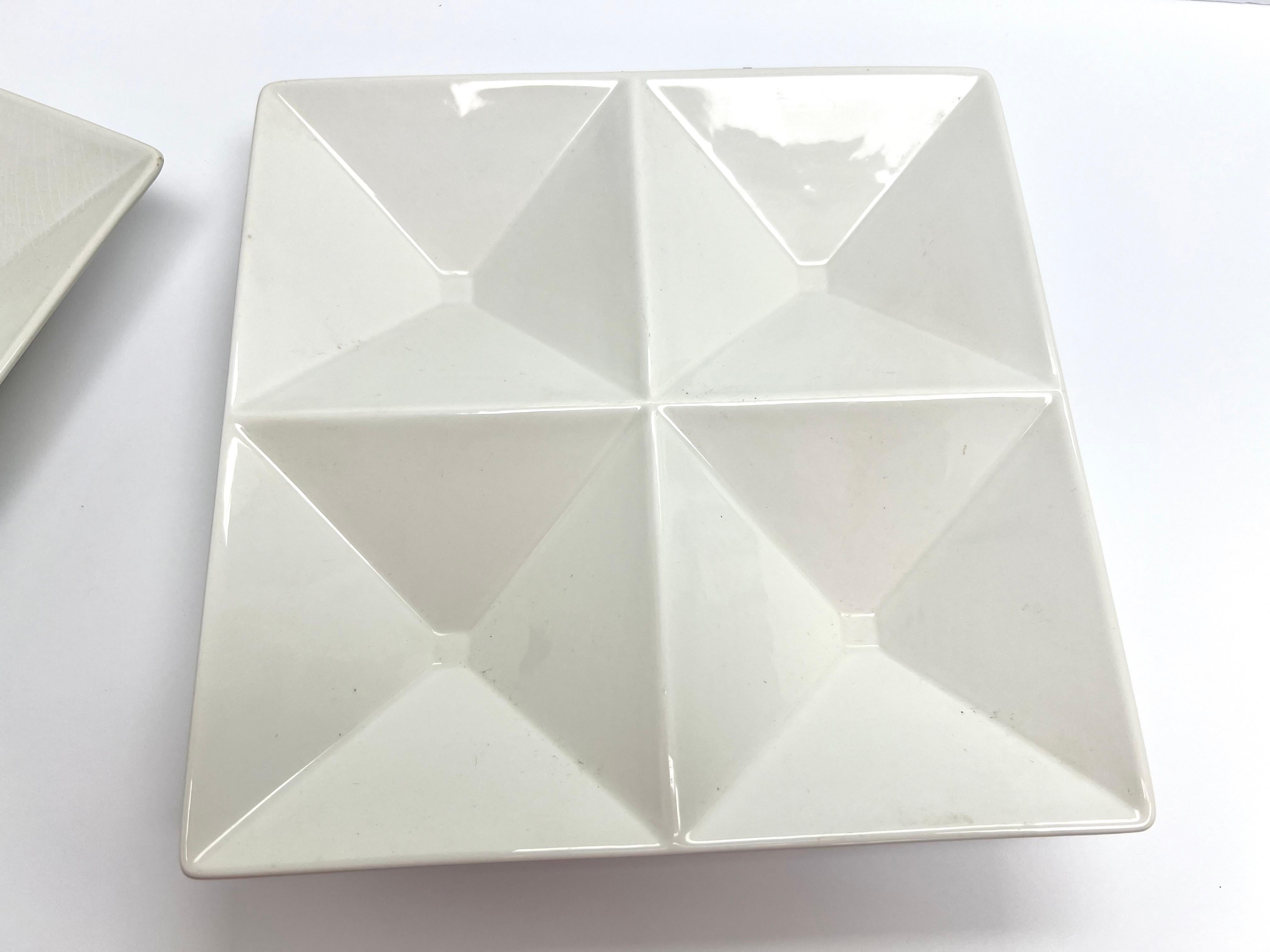 Arabia Kaj Frank Paar Origami-Keramikschalen (Mitte des 20. Jahrhunderts) im Angebot