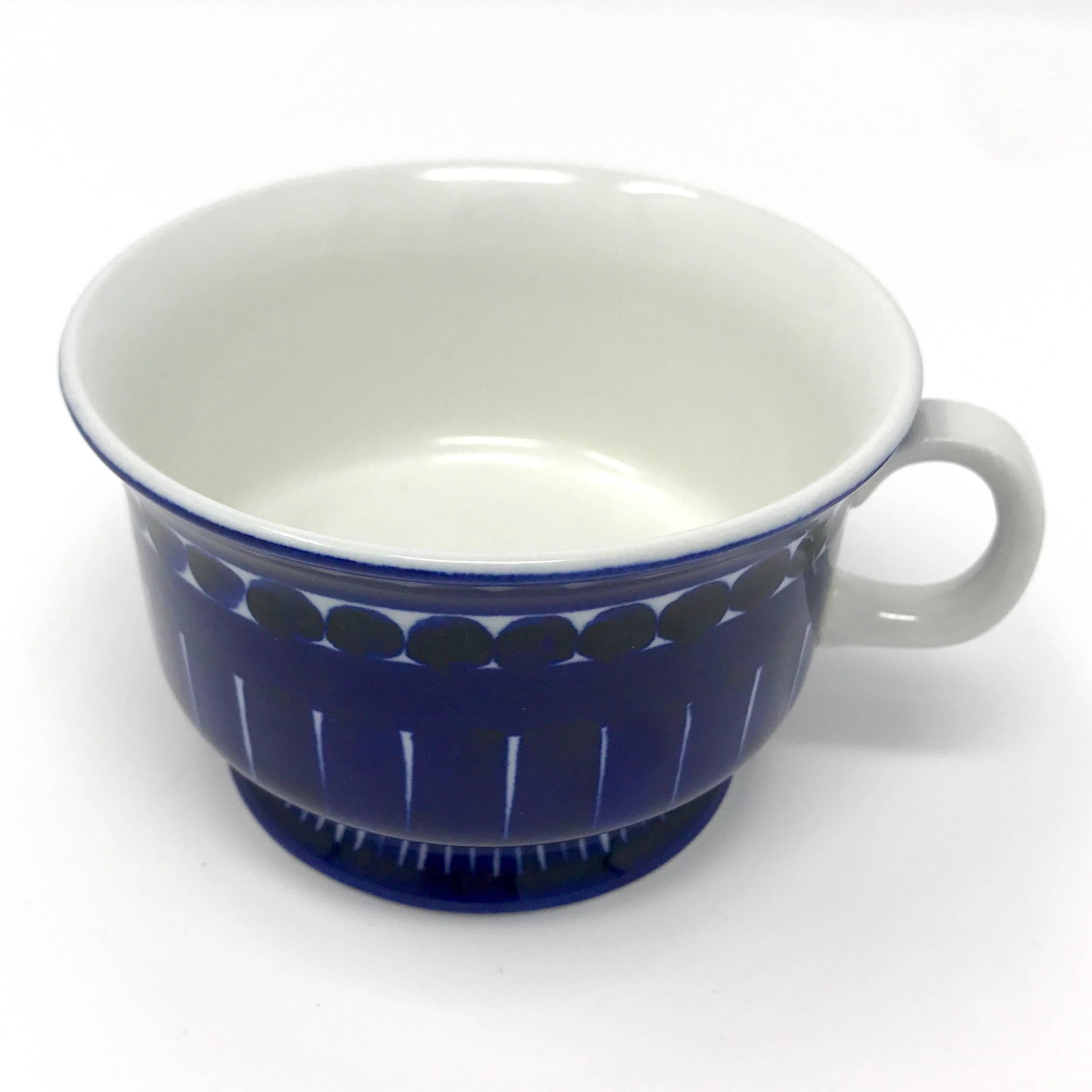 Arabia of Finland Valencia Cup and Saucer by Ulla Procope In Excellent Condition For Sale In Sacramento, CA