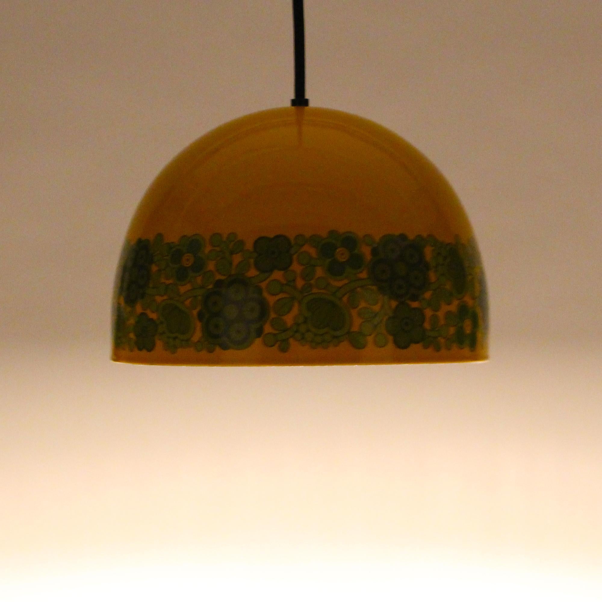 Maaret pendant or more commonly referred to as Arabia pendant is designed by Kaj Franck in the late 1960s-early 1970s, Scandinavian collaboration between Danish Fog & Mørup and Finish Arabia. Gorgeous yellow enameled hanging lamp in excellent