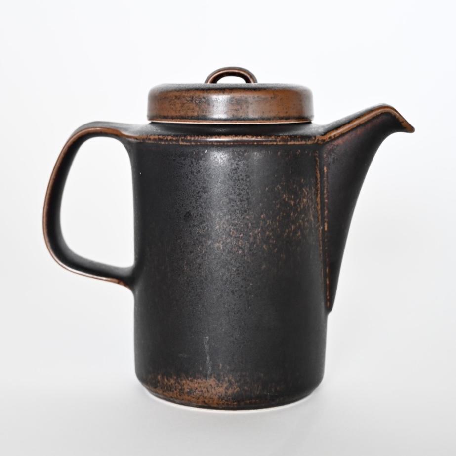 Arabia Ruska ceramic tea kettle / coffee pot in brown tones. Finland, 1960’s.