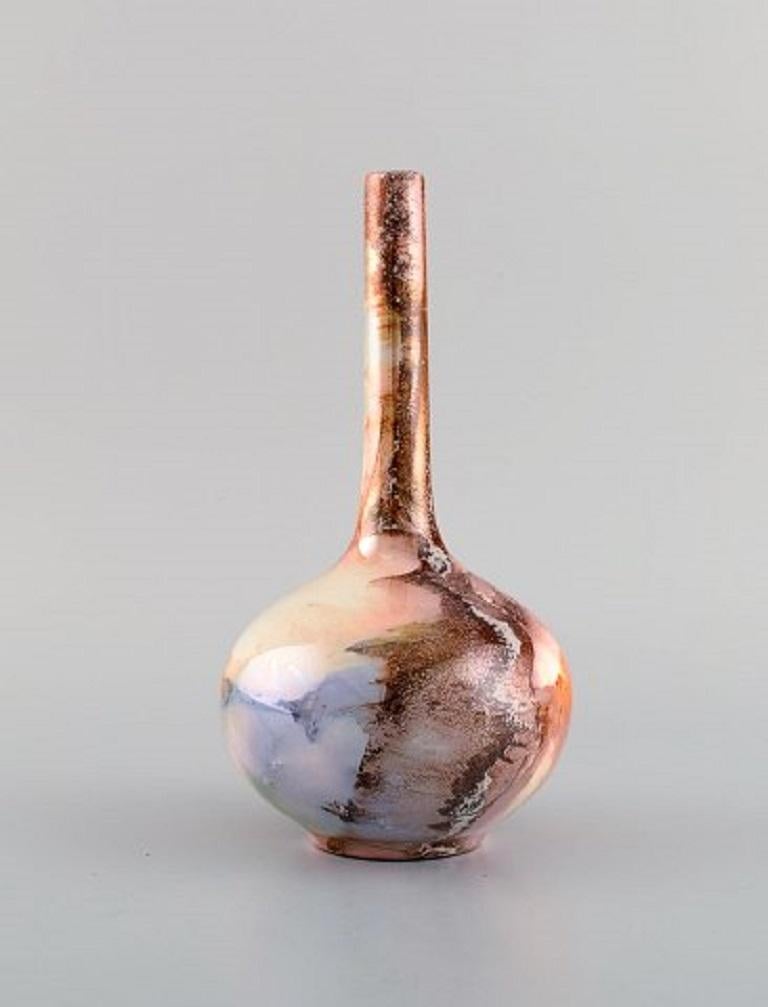 Vaso Arabia in ceramica smaltata. Bellissimo smalto con effetto marmo multicolore. Design finlandese, anni '1930.
Misure: 19 x 10 cm.
In ottime condizioni.
Timbrato.
  