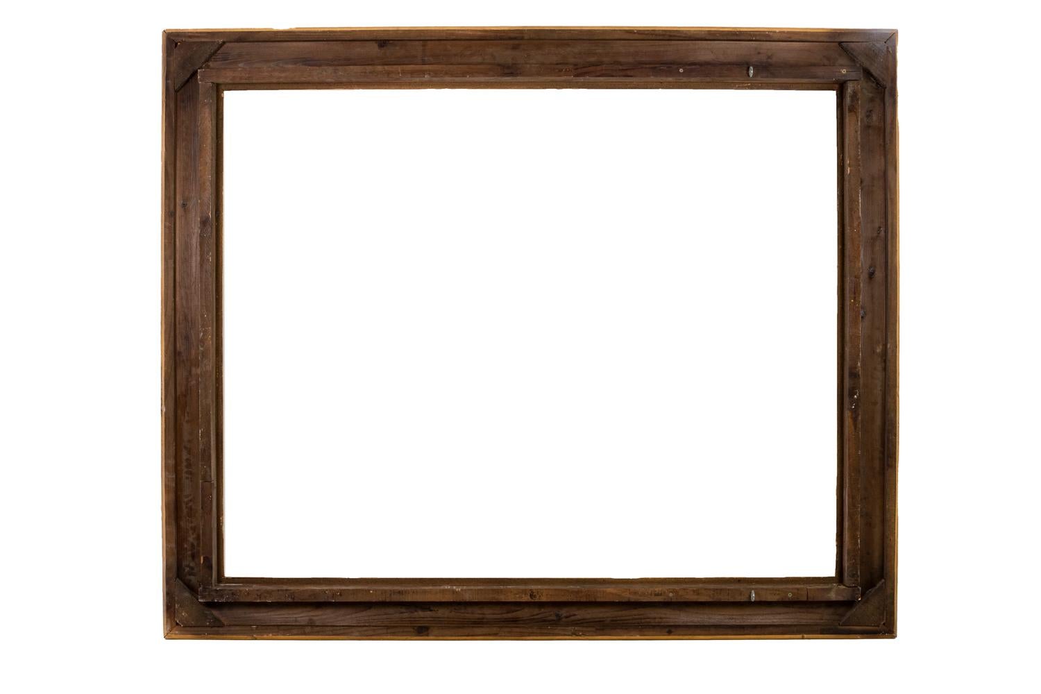 Frame in giltwood adorned with Arabian decor. It’s divided into two strips with vegetal scrolls separated by moldings. The superior strip is framed by two friezes of beads. Eight cartouches on each angle and on the middle of the mountings frame