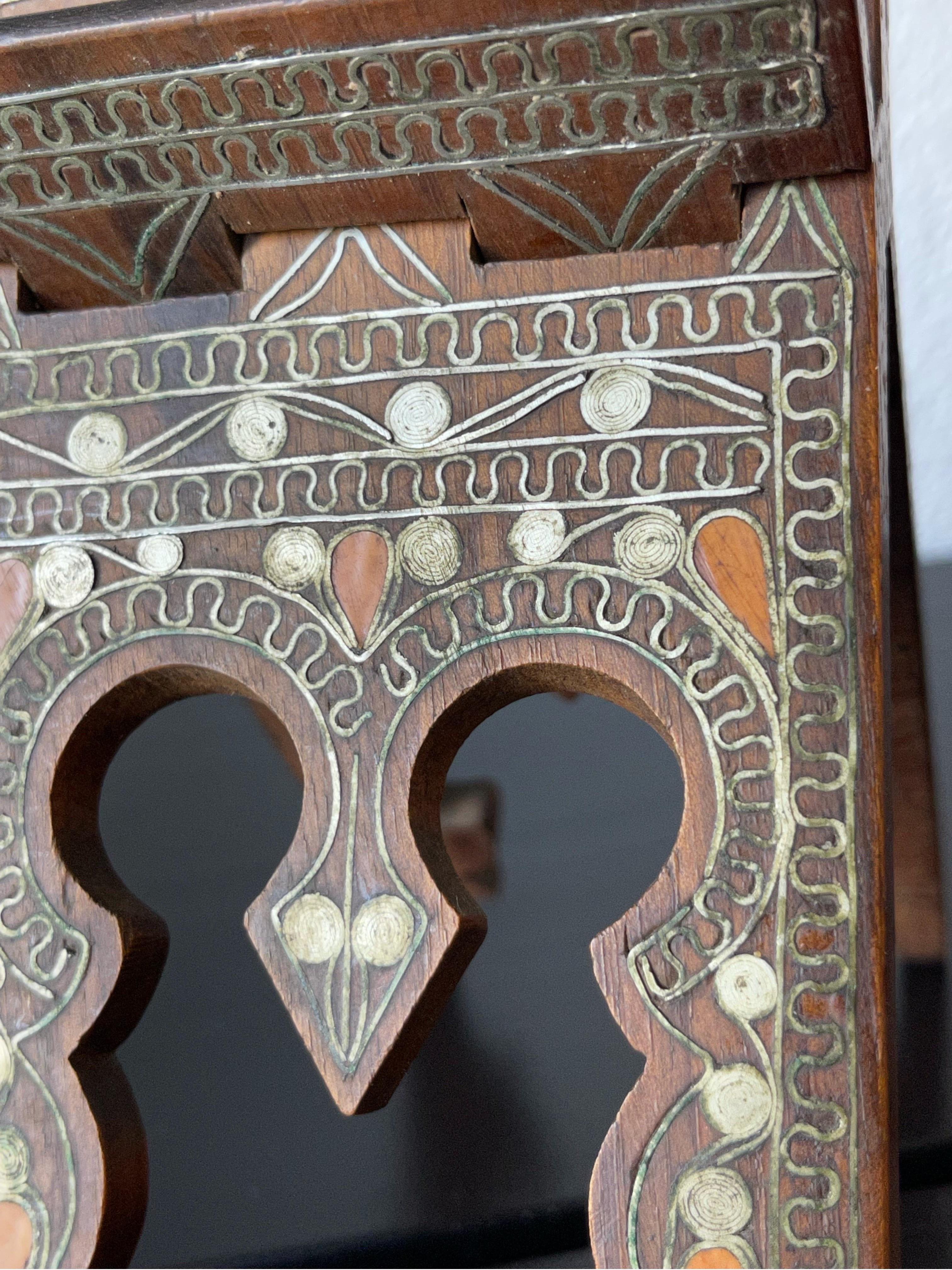 Arabicisches antikes Holz Foto / Bilderrahmen Staffelei mit Intarsien aus Silber mit Schnörkelmotiven im Angebot 3