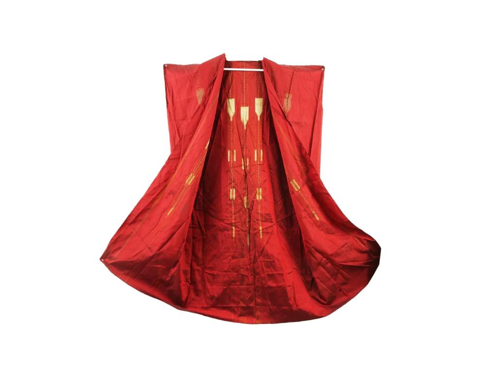 Arabic Islamic Moroccan Red And Gold Silk Robe In Good Condition For Sale In New York, NY