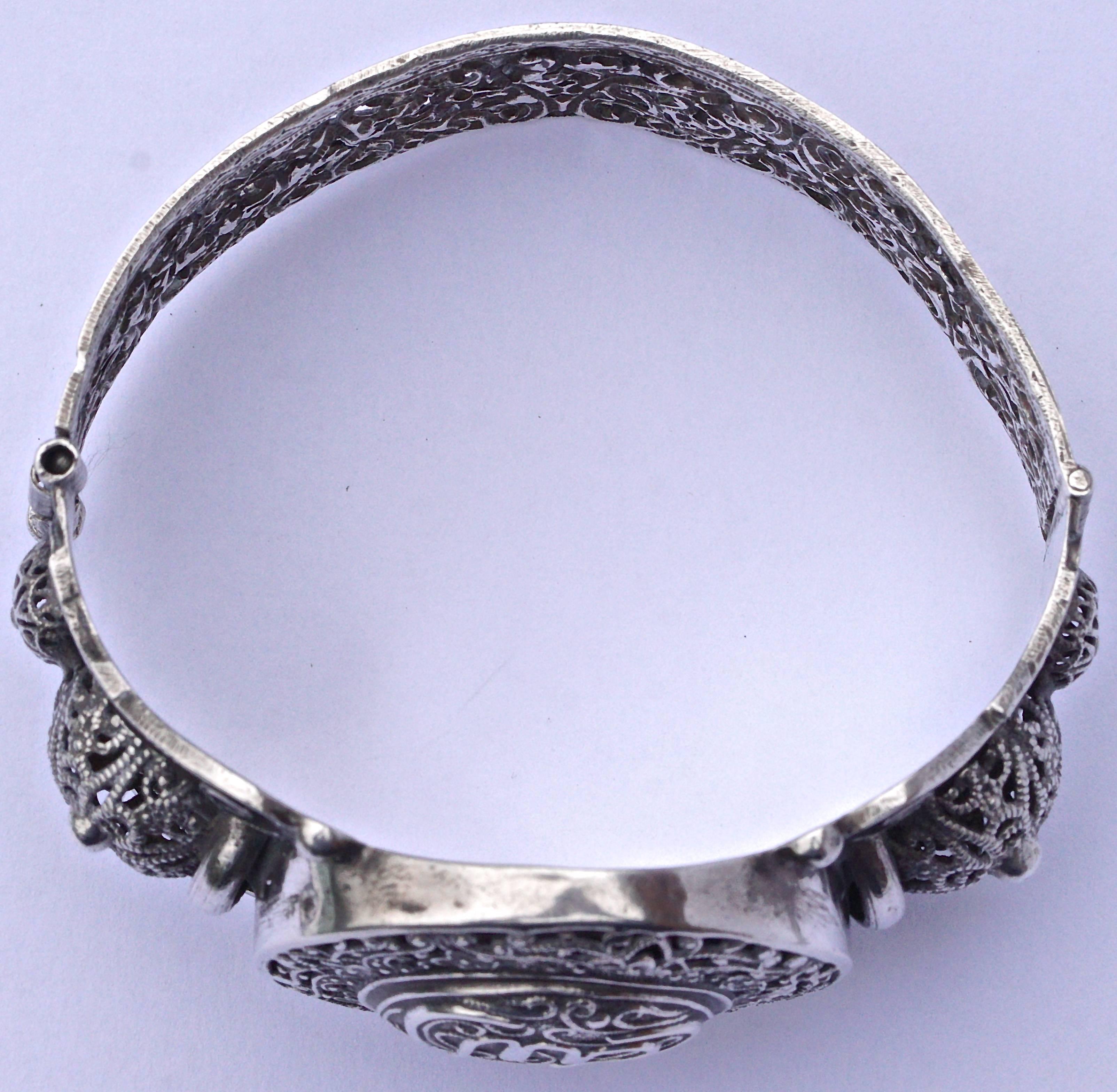 Arabic Hand Crafted Ornate Filigree Silver Bracelet circa 1930s In Good Condition For Sale In London, GB