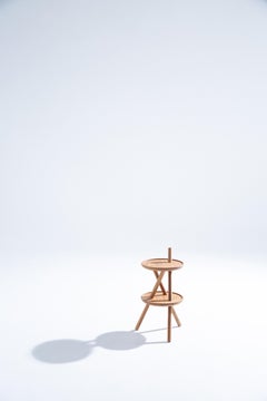 Mesa auxiliar Araçá de +55design - Diseño escultórico en madera con frutero de origen