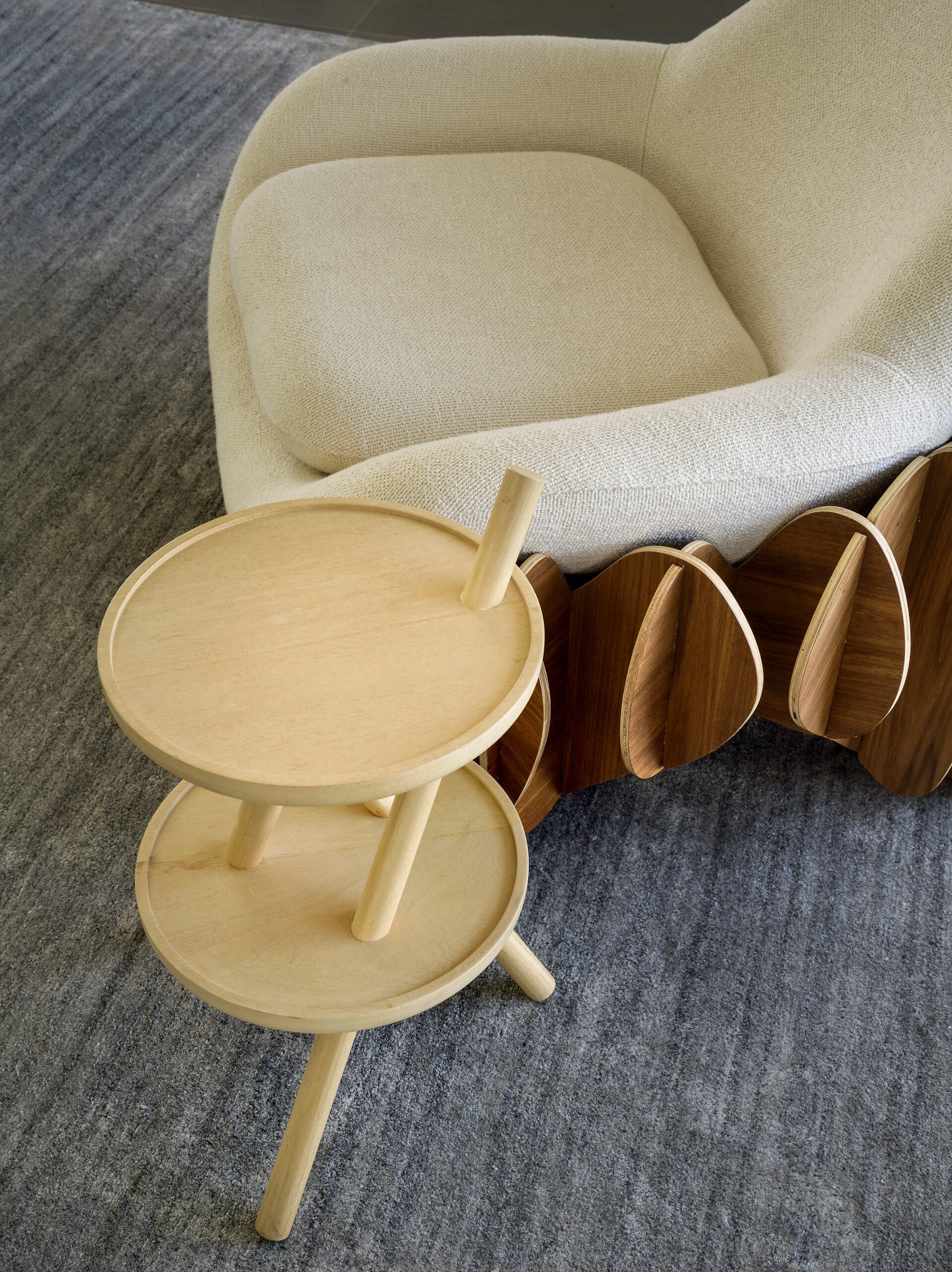 XXIe siècle et contemporain Araçá Side Table by Adalfan Filho - Sculptural Design with Fruit Bowl Origins (Table d'appoint Araçá par Adalfan Filho - Design sculptural avec des origines de bol de fruits) en vente