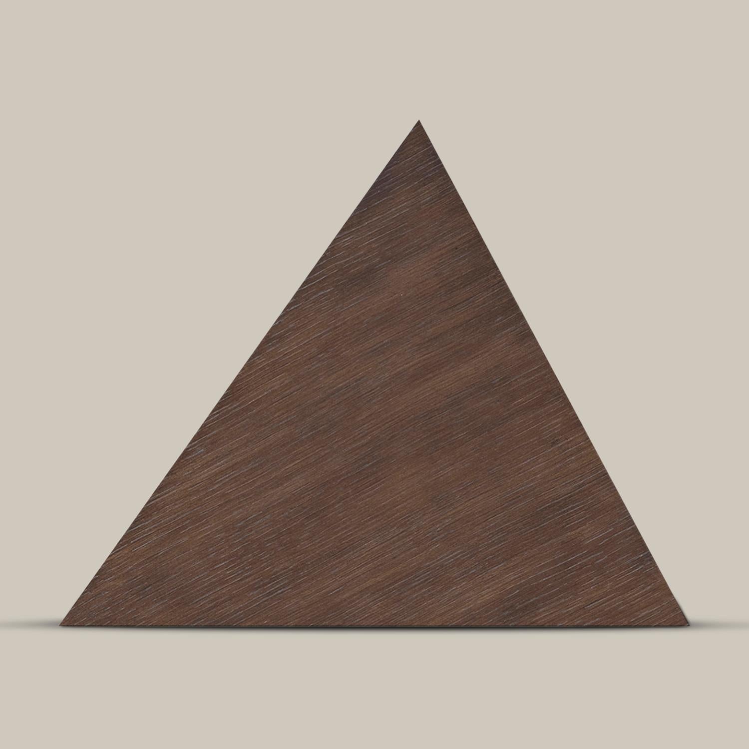Table d'appoint triangulaire « Arago » en noyer de Christiane Lemieux Neuf - En vente à New York, NY