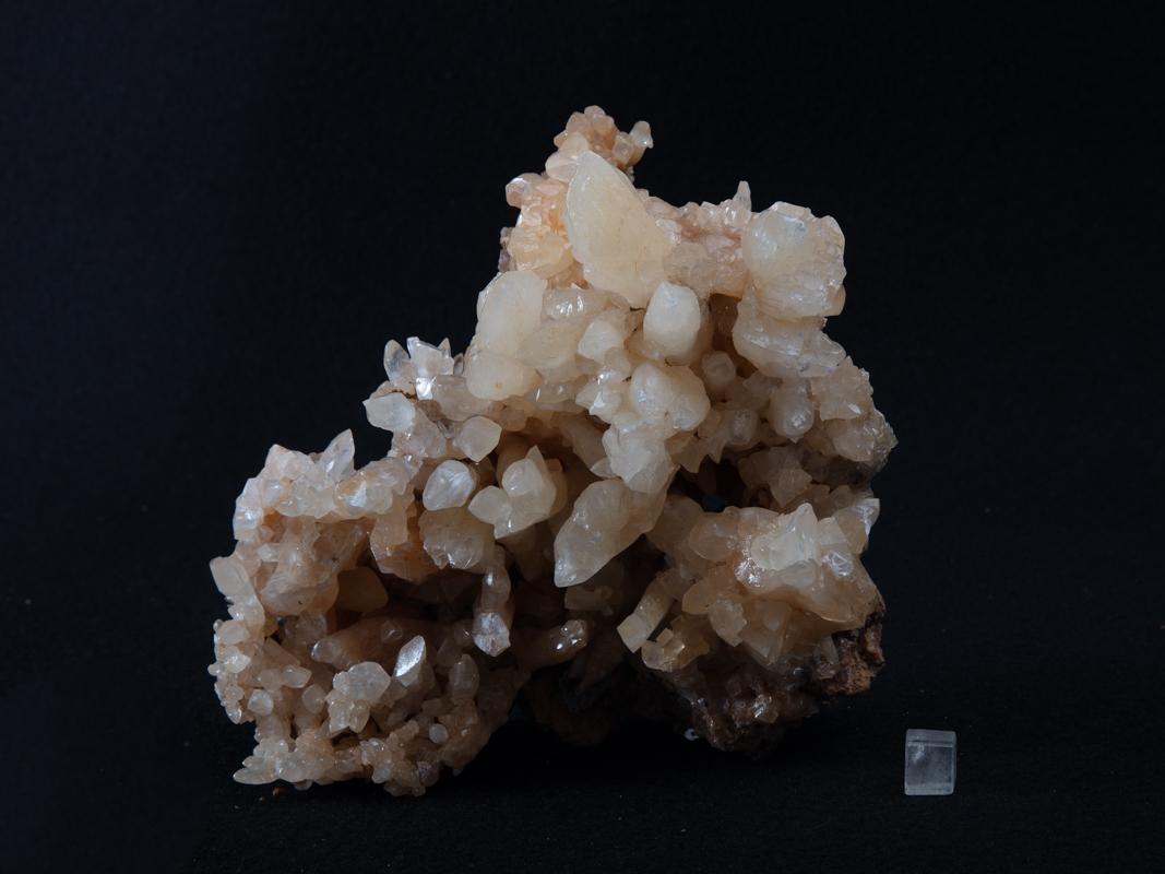 Aragonite is found in many different shapes, colours and countries. The more posh name often given to, for example, older vases, bowls or natural stone traders is Onyx.

Calcite is very similar to aragonite and is often confused with aragonite