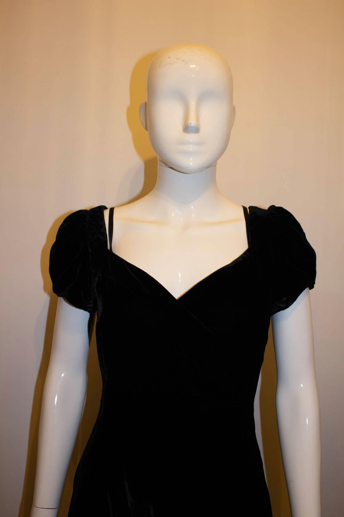 Women's Aramani Le Collezzioni Black Velvet Cocktail Dress For Sale