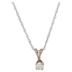 Ciondolo con diamante Araminta - Catena in oro bianco 14K da 16" con diamante naturale da 0,06 CTW