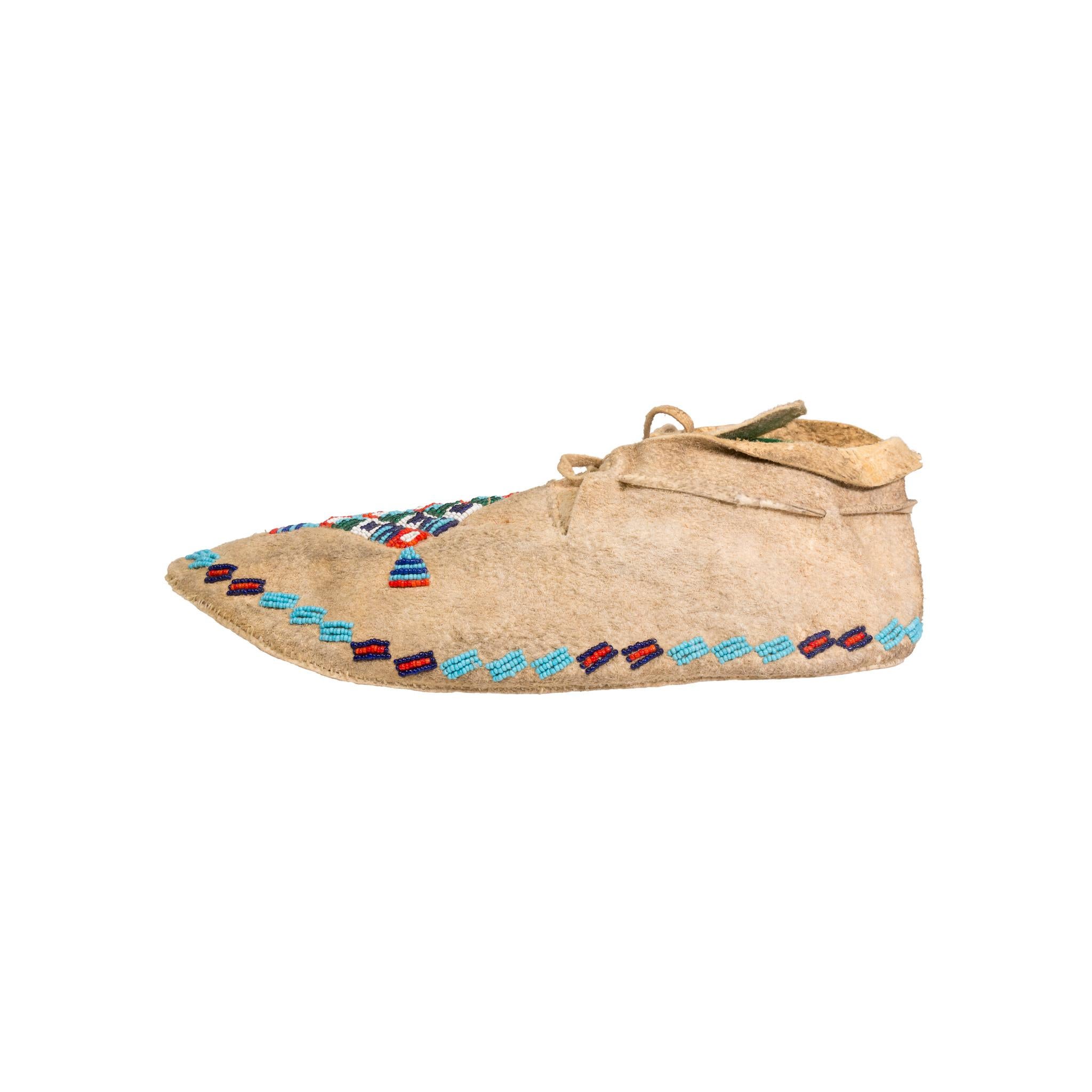 Arapaho beaded men’s moccasins of brain tanned deer skin with parfleche soles. Trunk piece, unused condition. Great display piece.

Period: First quarter of the 20th century
Origin: Arapaho
Size: 10